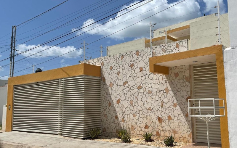 Home with solar panels and private pool for sale in Santa Rita Cholul