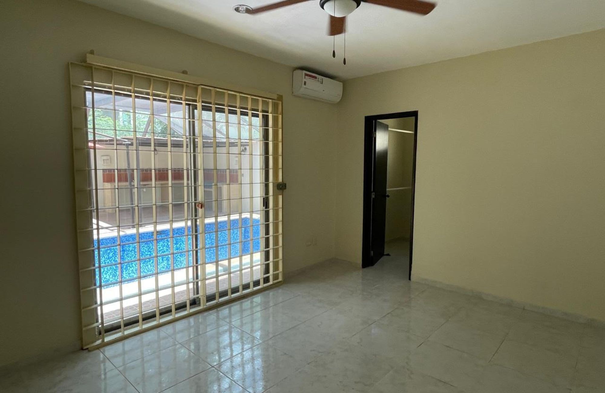 House with rooftop, terrace and patio in downtown M&eacute;rida.