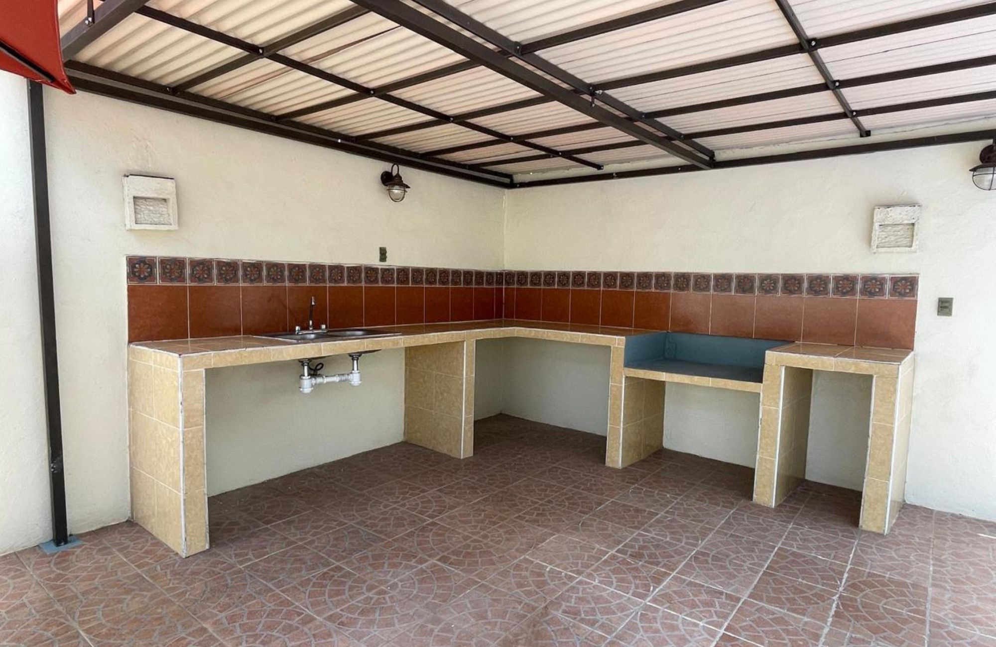 House with rooftop, terrace and patio in downtown M&eacute;rida.