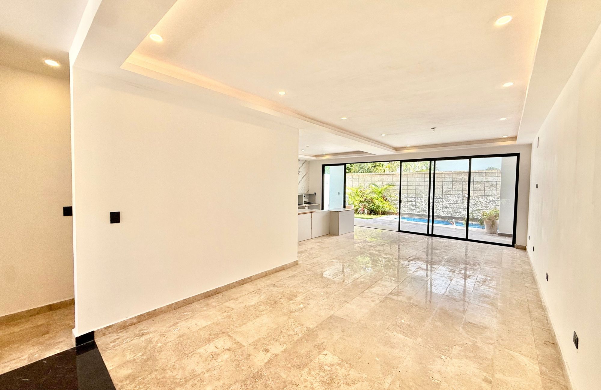 Casa con alberca privada, techos altos, en venta Residencial Aqua, Canc&uacute;n