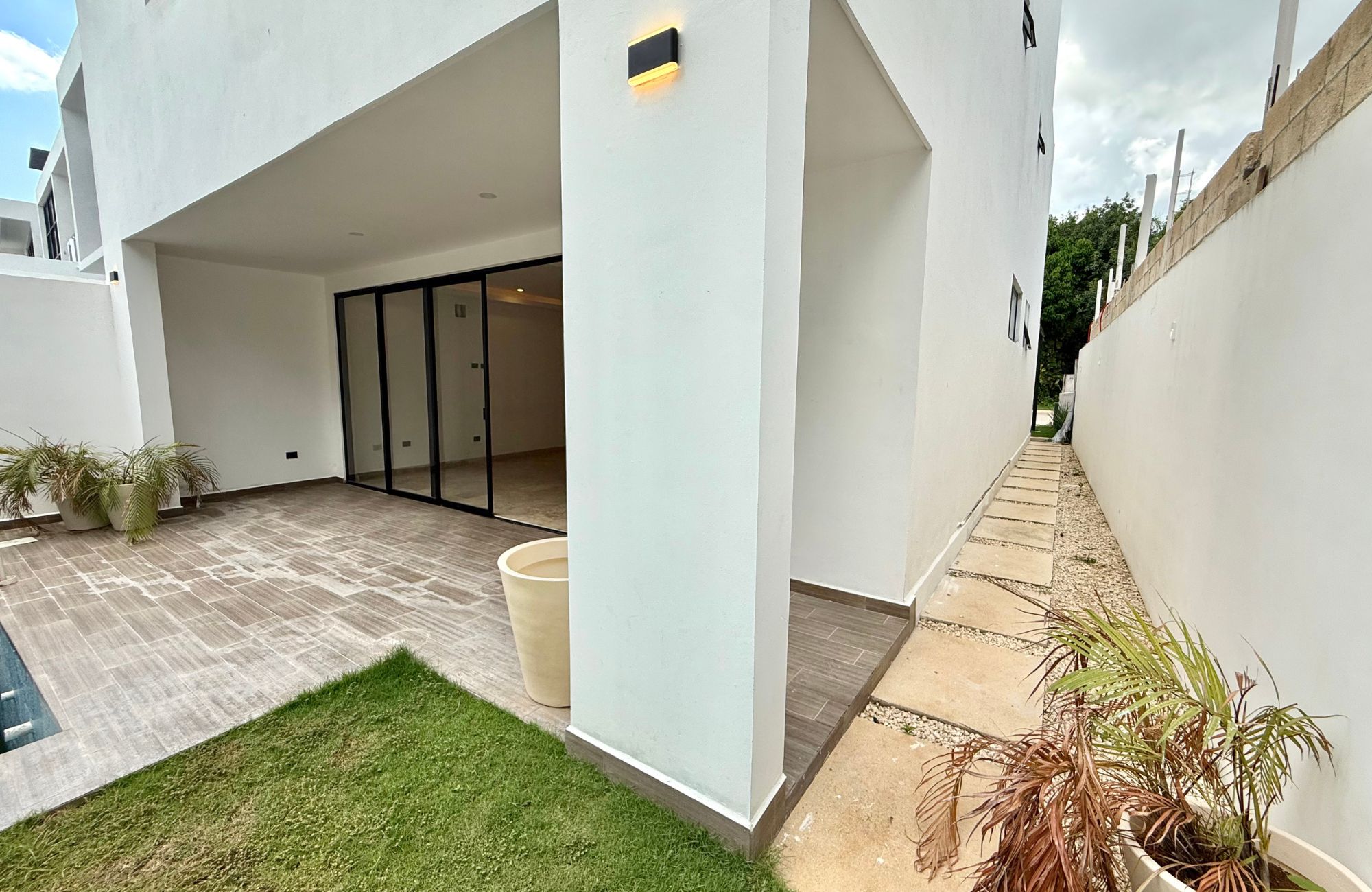 Casa con alberca privada, techos altos, en venta Residencial Aqua, Canc&uacute;n