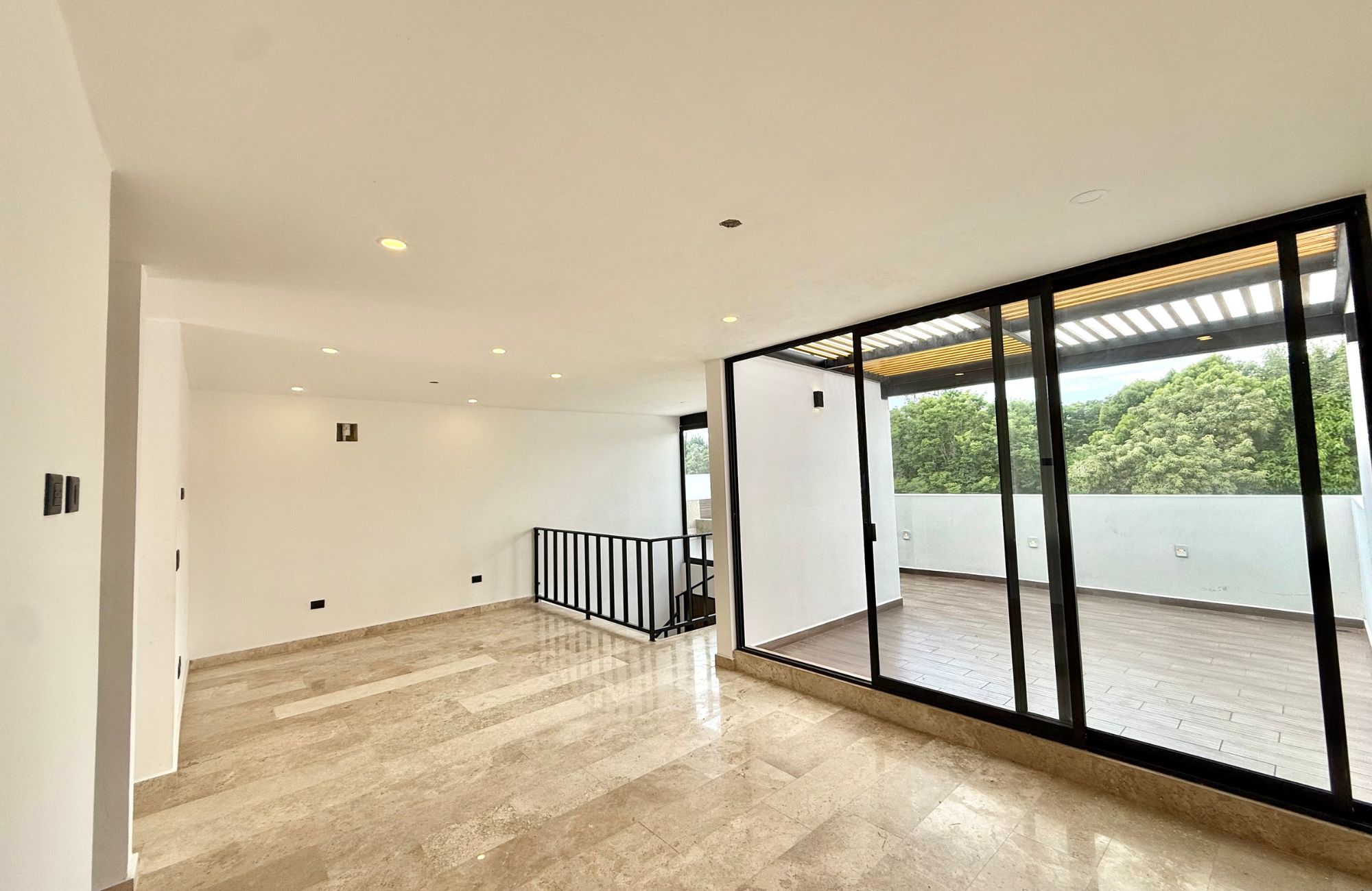 Casa con alberca privada, techos altos, en venta Residencial Aqua, Canc&uacute;n