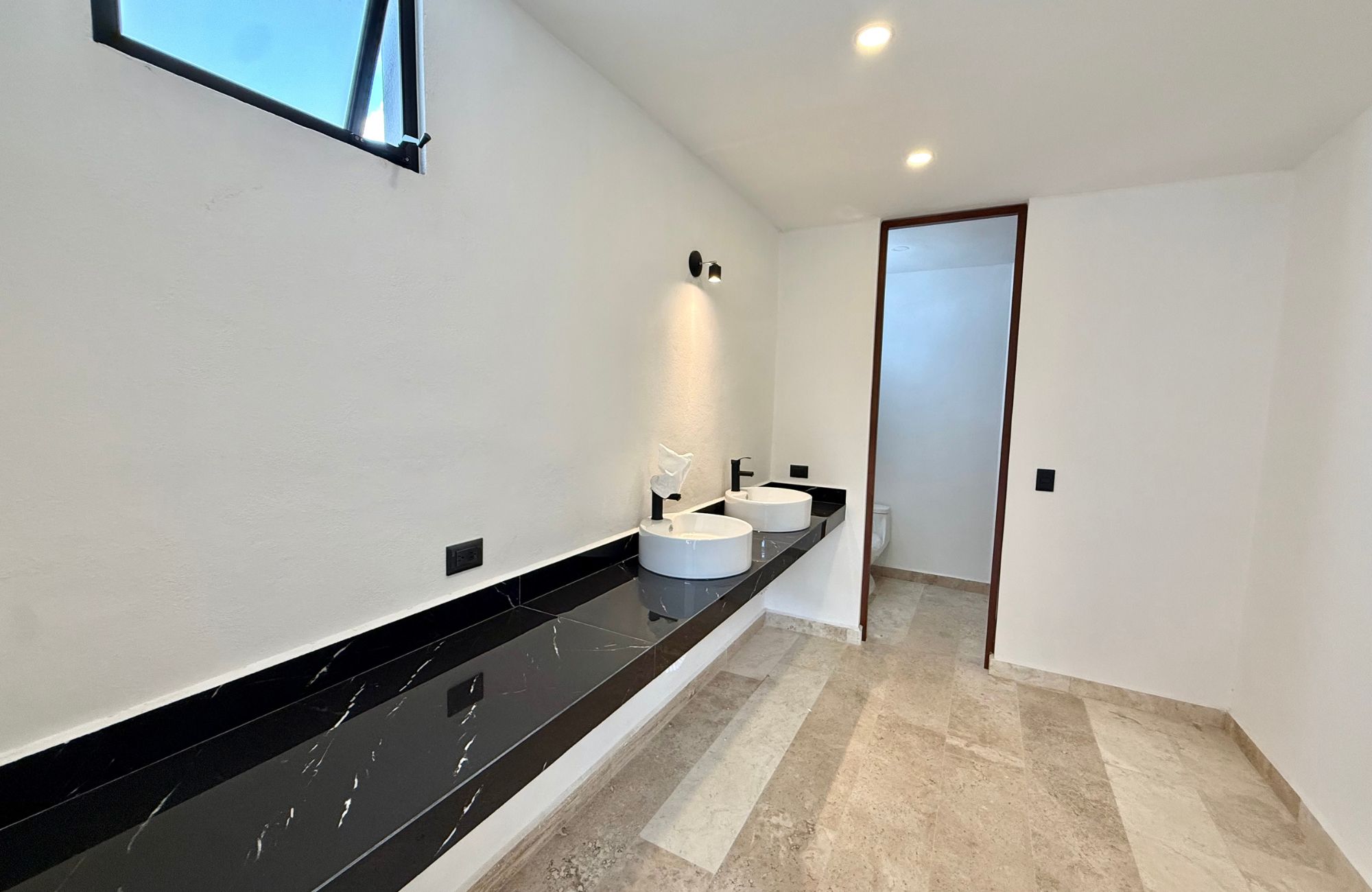 Casa con alberca privada, techos altos, en venta Residencial Aqua, Canc&uacute;n