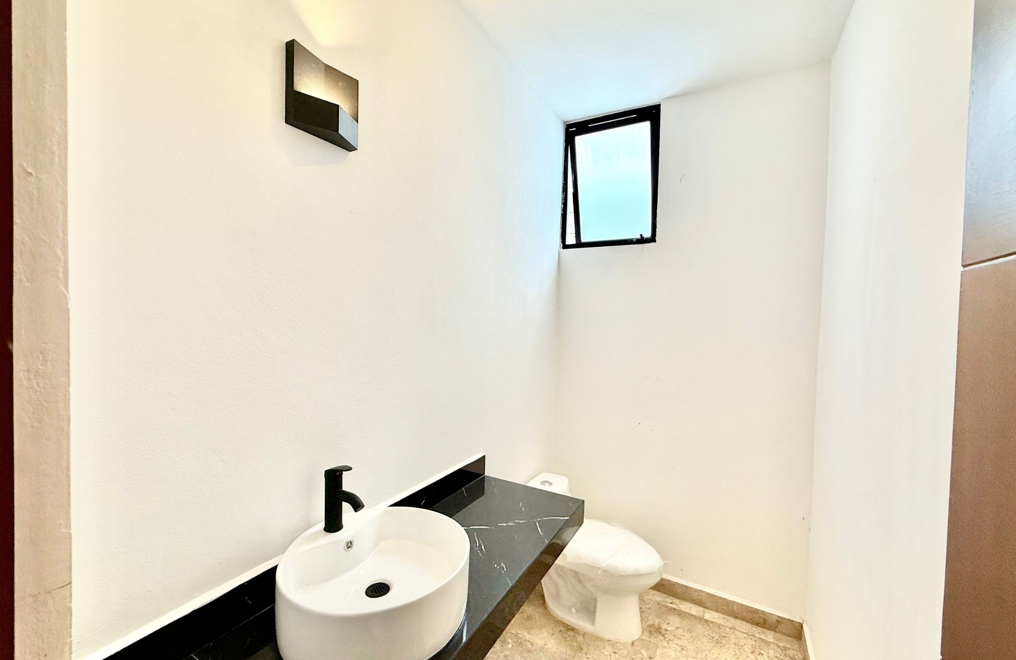 Casa con alberca privada, techos altos, en venta Residencial Aqua, Canc&uacute;n