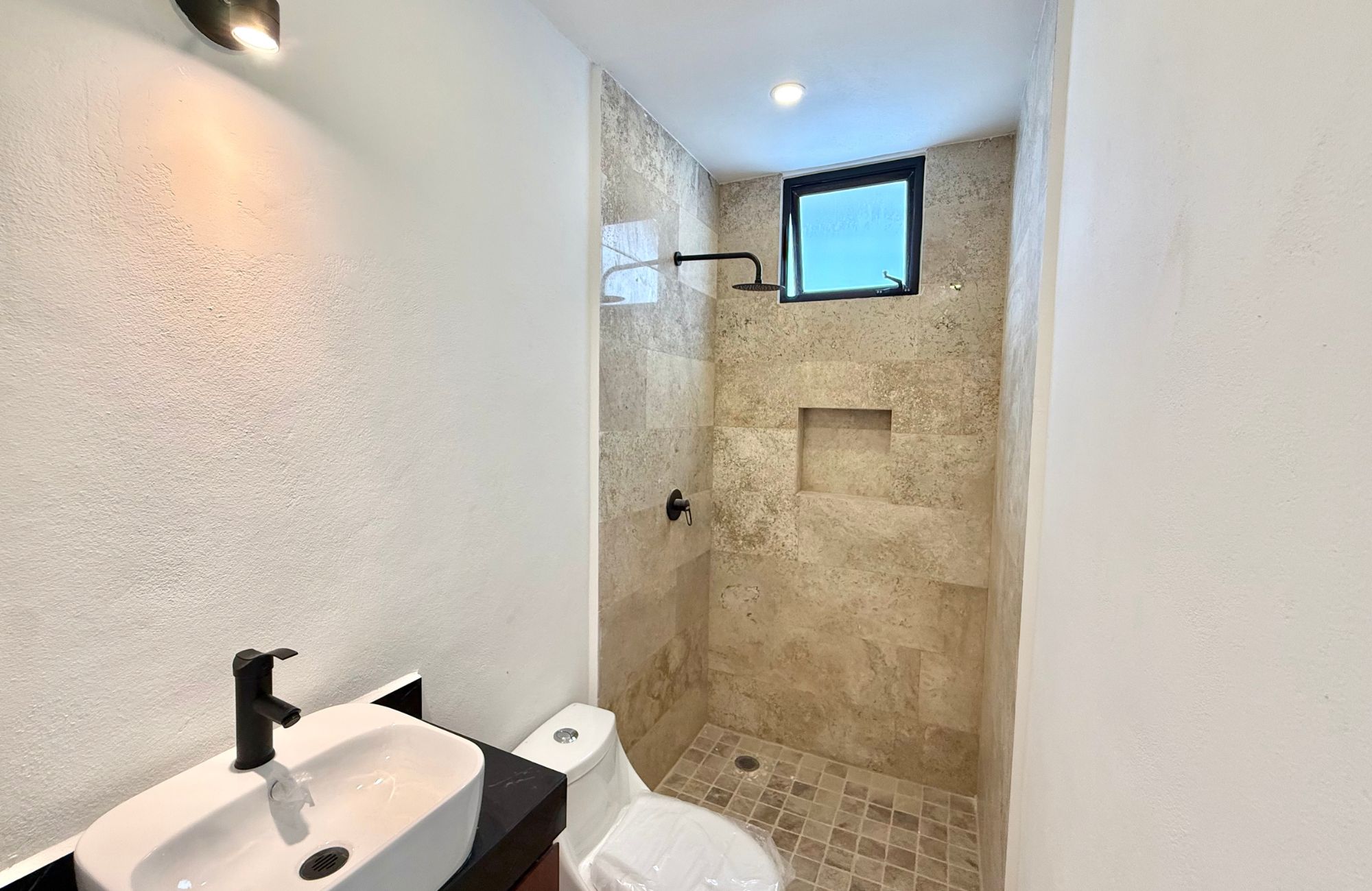 Casa con alberca privada, techos altos, en venta Residencial Aqua, Canc&uacute;n