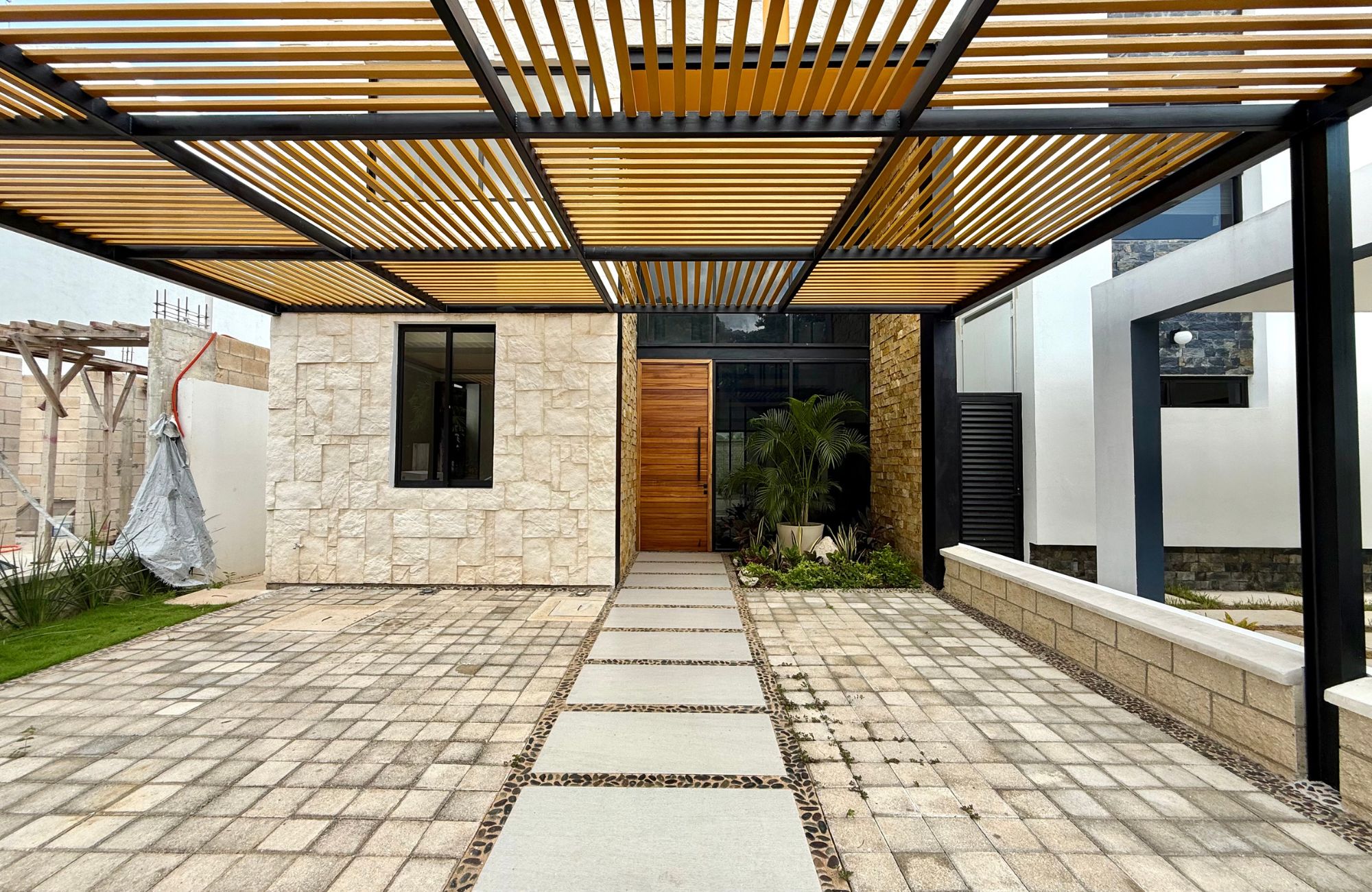 Casa con alberca privada, techos altos, en venta Residencial Aqua, Canc&uacute;n