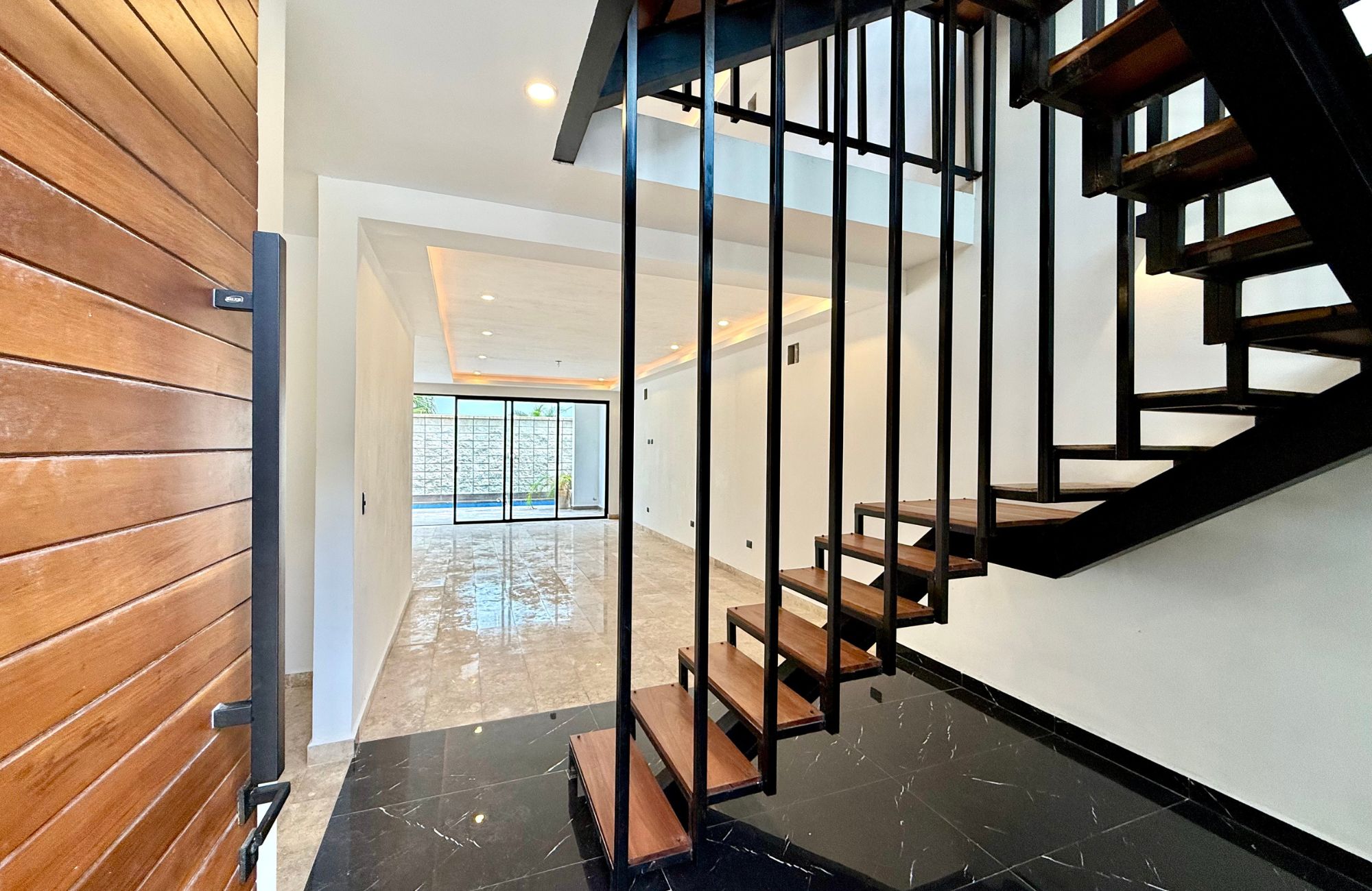 Casa con alberca privada, techos altos, en venta Residencial Aqua, Canc&uacute;n