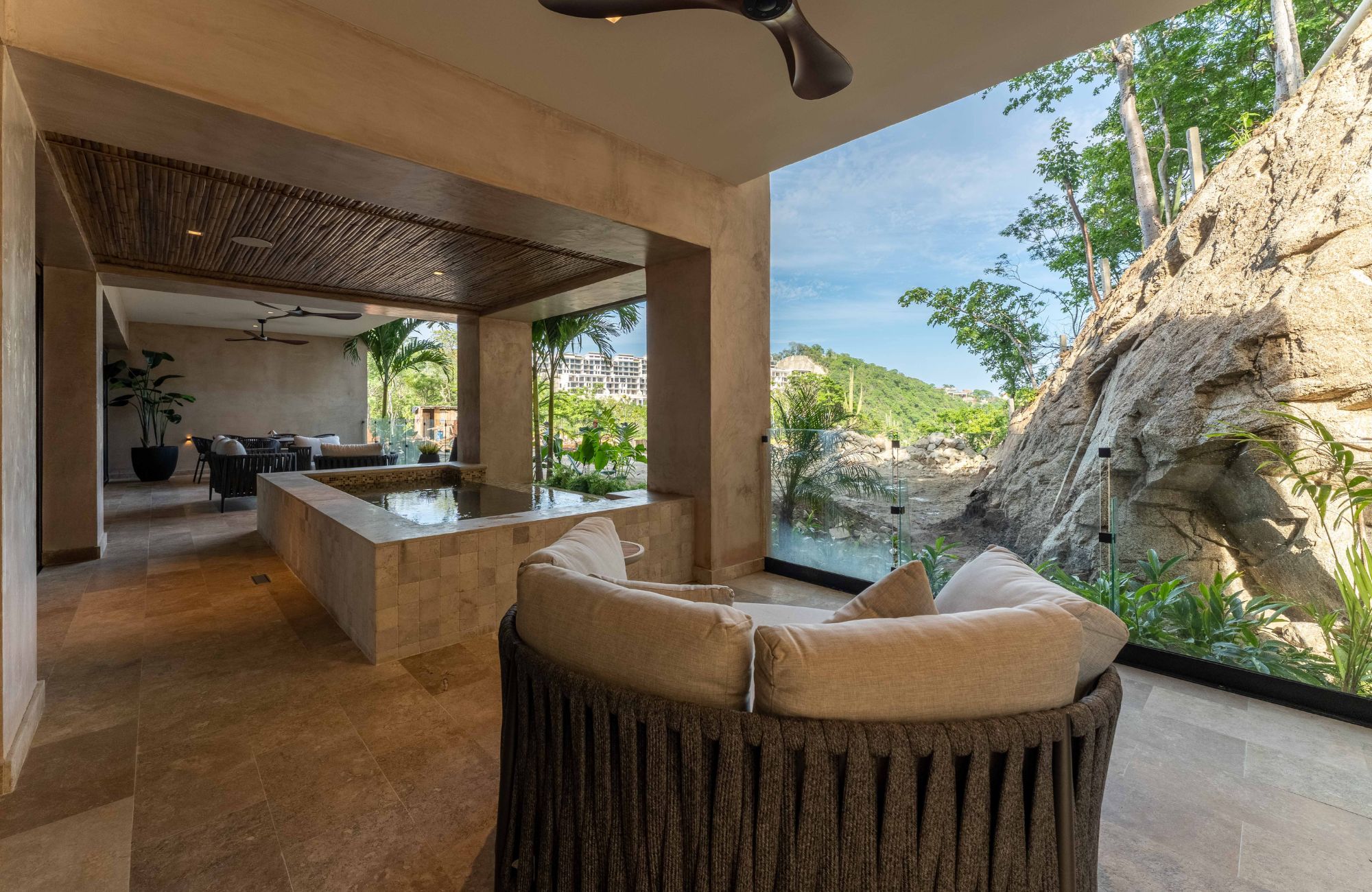 Ocean view penthouse with large terrace, service room with full bathroom, pool, near Arrocito beach, for sale in Huatulco