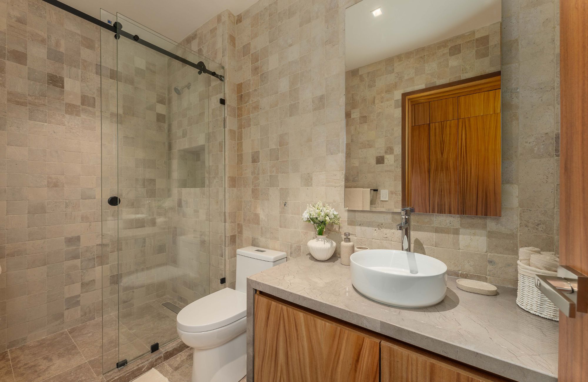 Ocean view penthouse with large terrace, service room with full bathroom, pool, near Arrocito beach, for sale in Huatulco