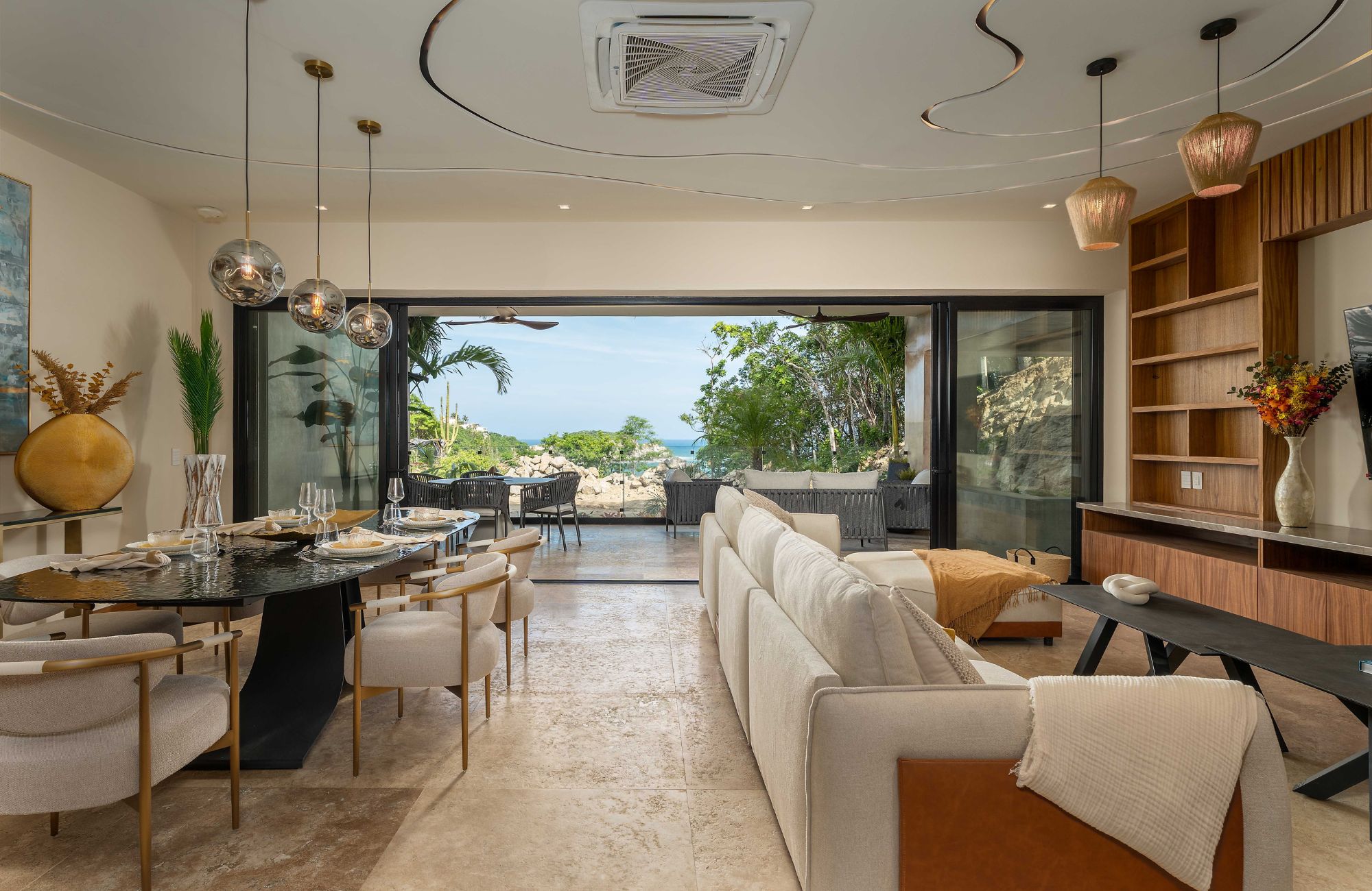 Ocean view penthouse with large terrace, service room with full bathroom, pool, near Arrocito beach, for sale in Huatulco