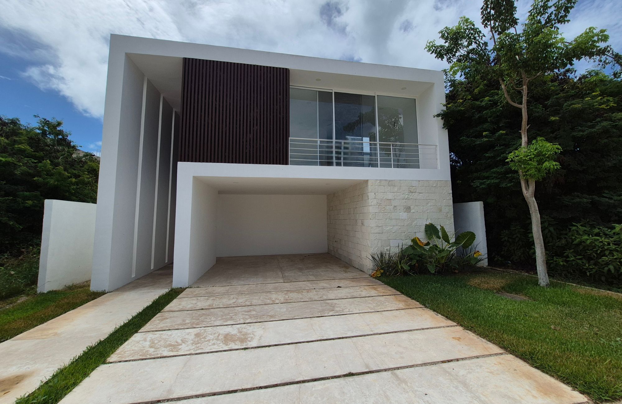 House with private pool and clubhouse, for sale, Cholul, M&eacute;rida