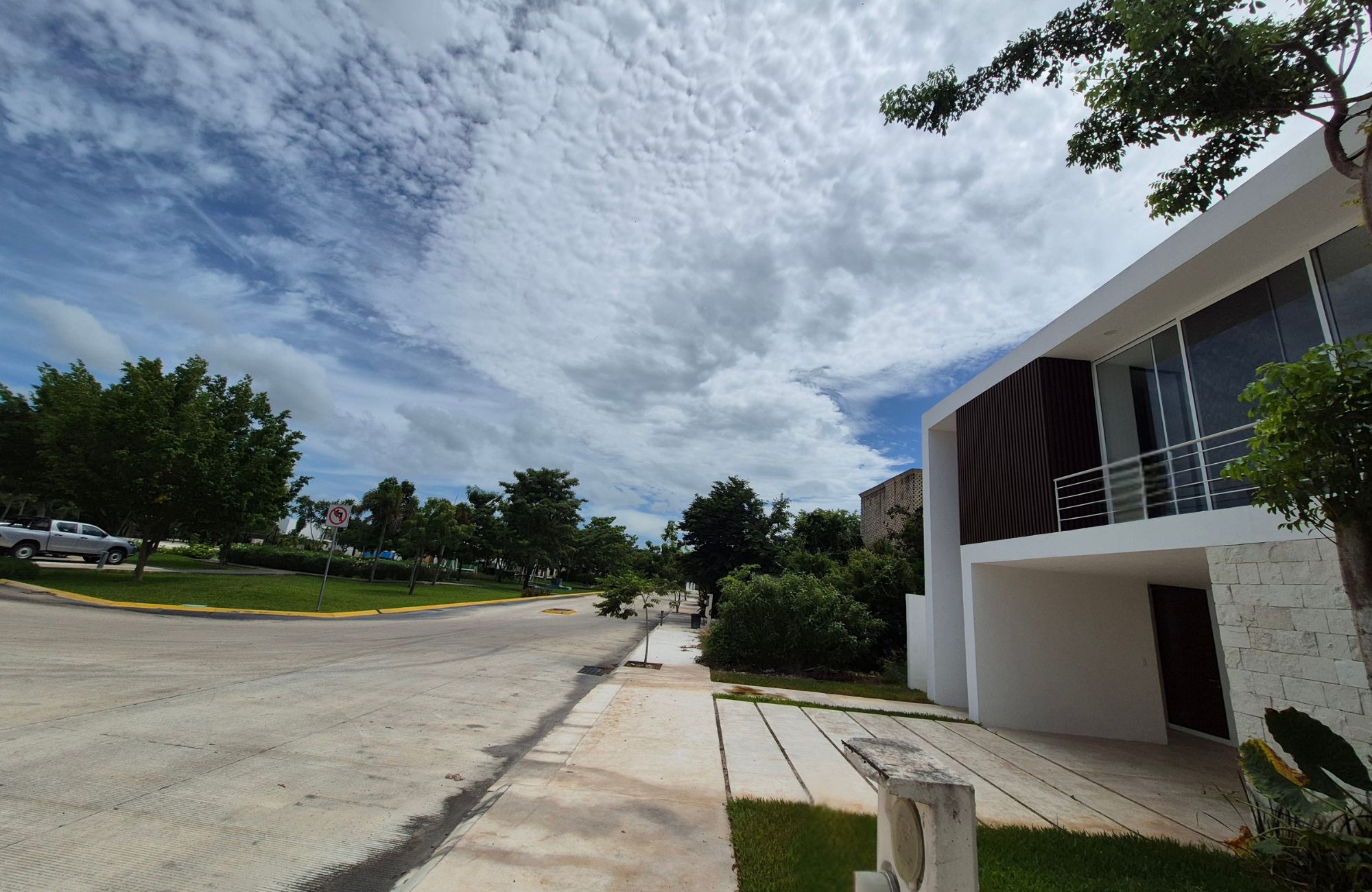 House with private pool and clubhouse, for sale, Cholul, M&eacute;rida