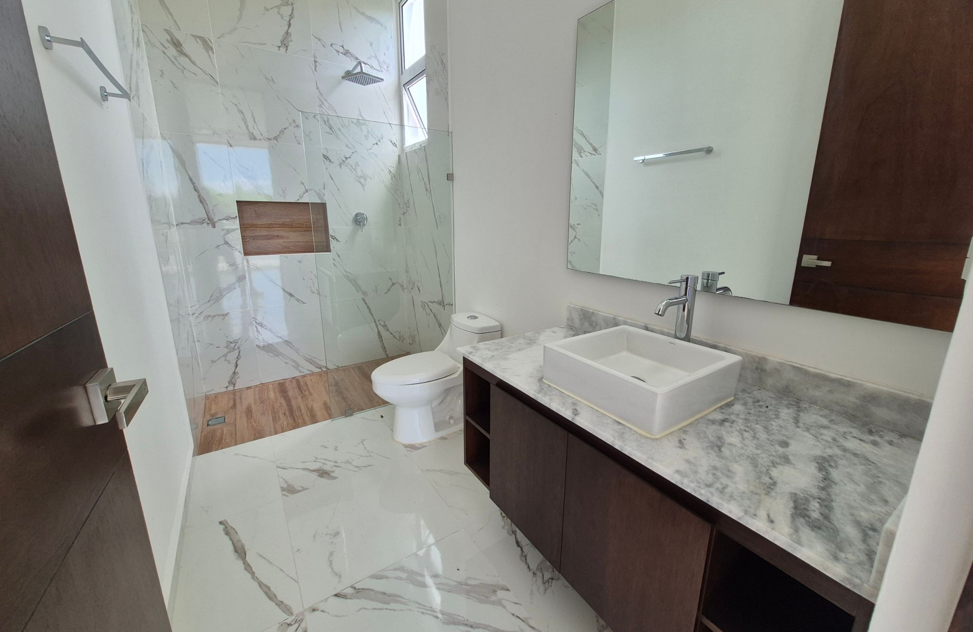 House with private pool and clubhouse, for sale, Cholul, M&eacute;rida