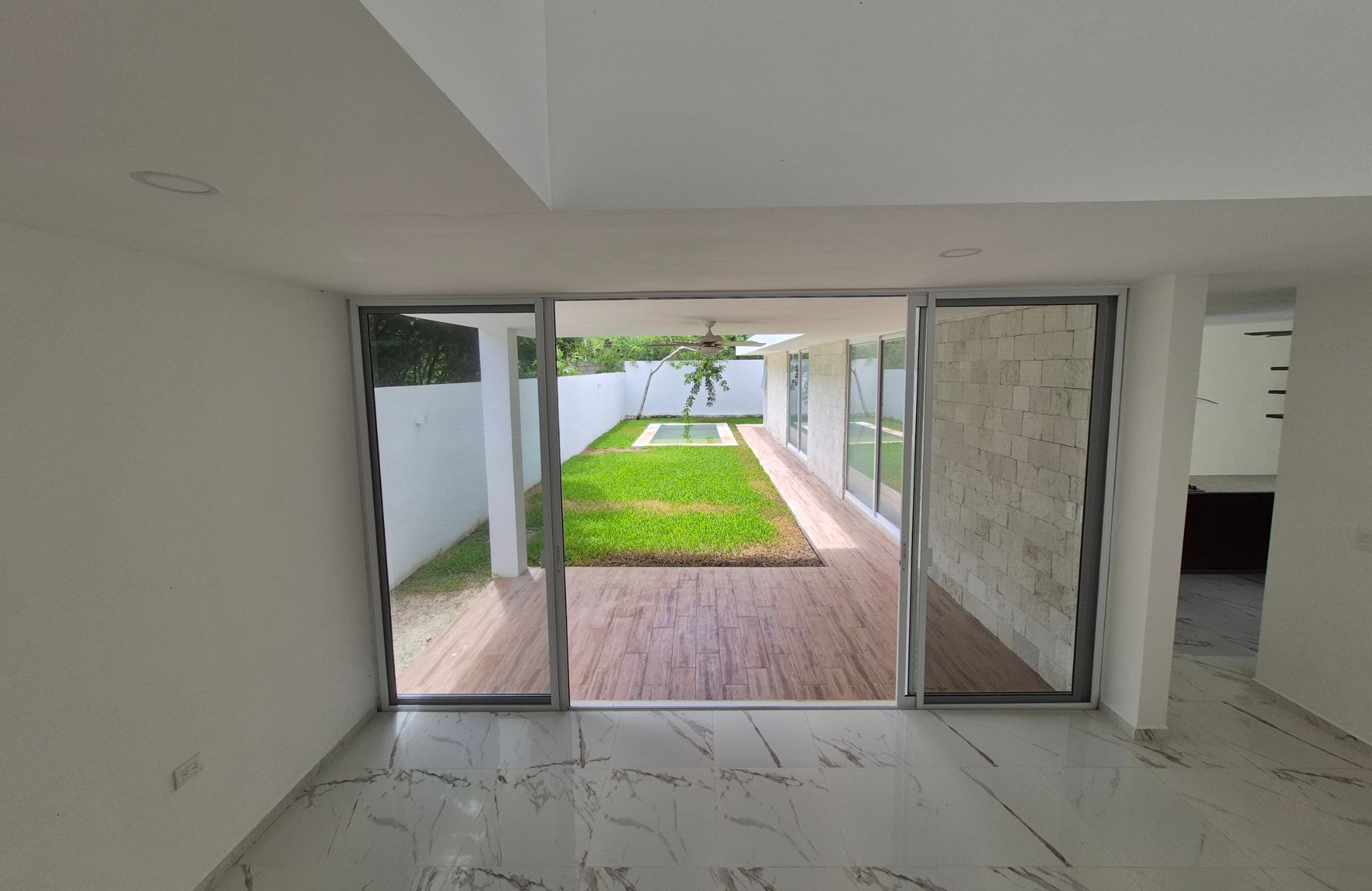 House with private pool and clubhouse, for sale, Cholul, M&eacute;rida