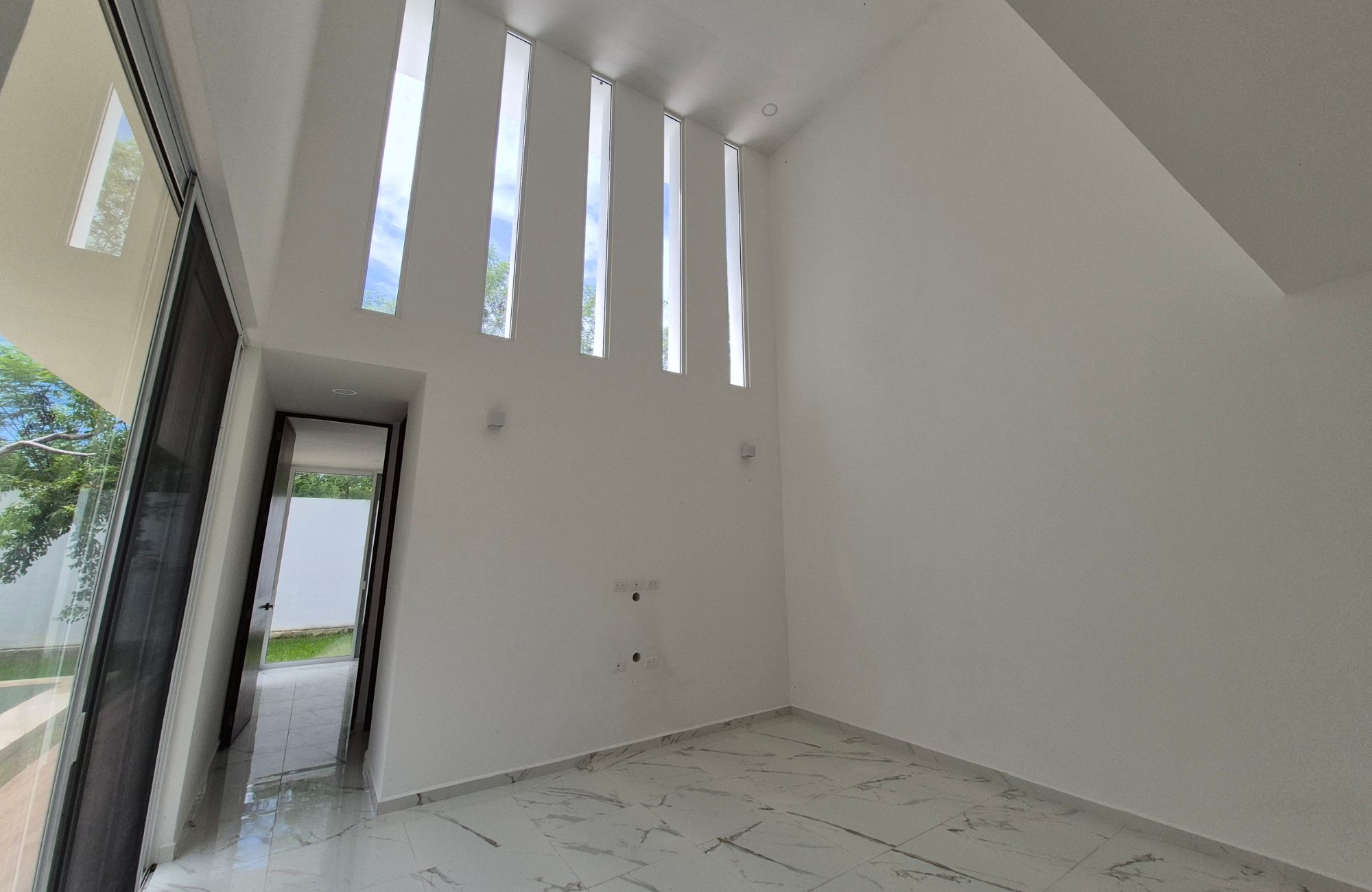 House with private pool and clubhouse, for sale, Cholul, M&eacute;rida