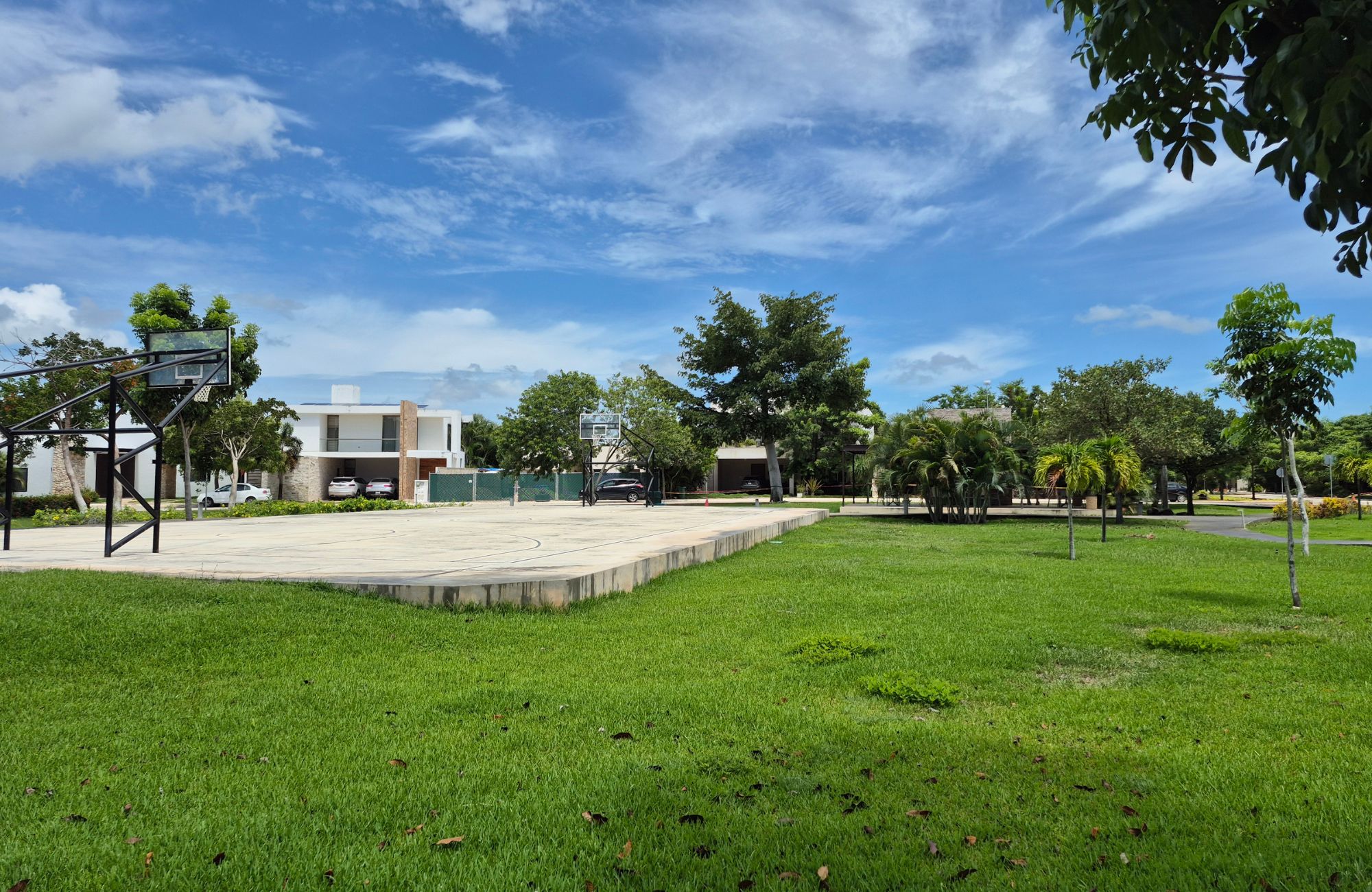 House with private pool and clubhouse, for sale, Cholul, M&eacute;rida