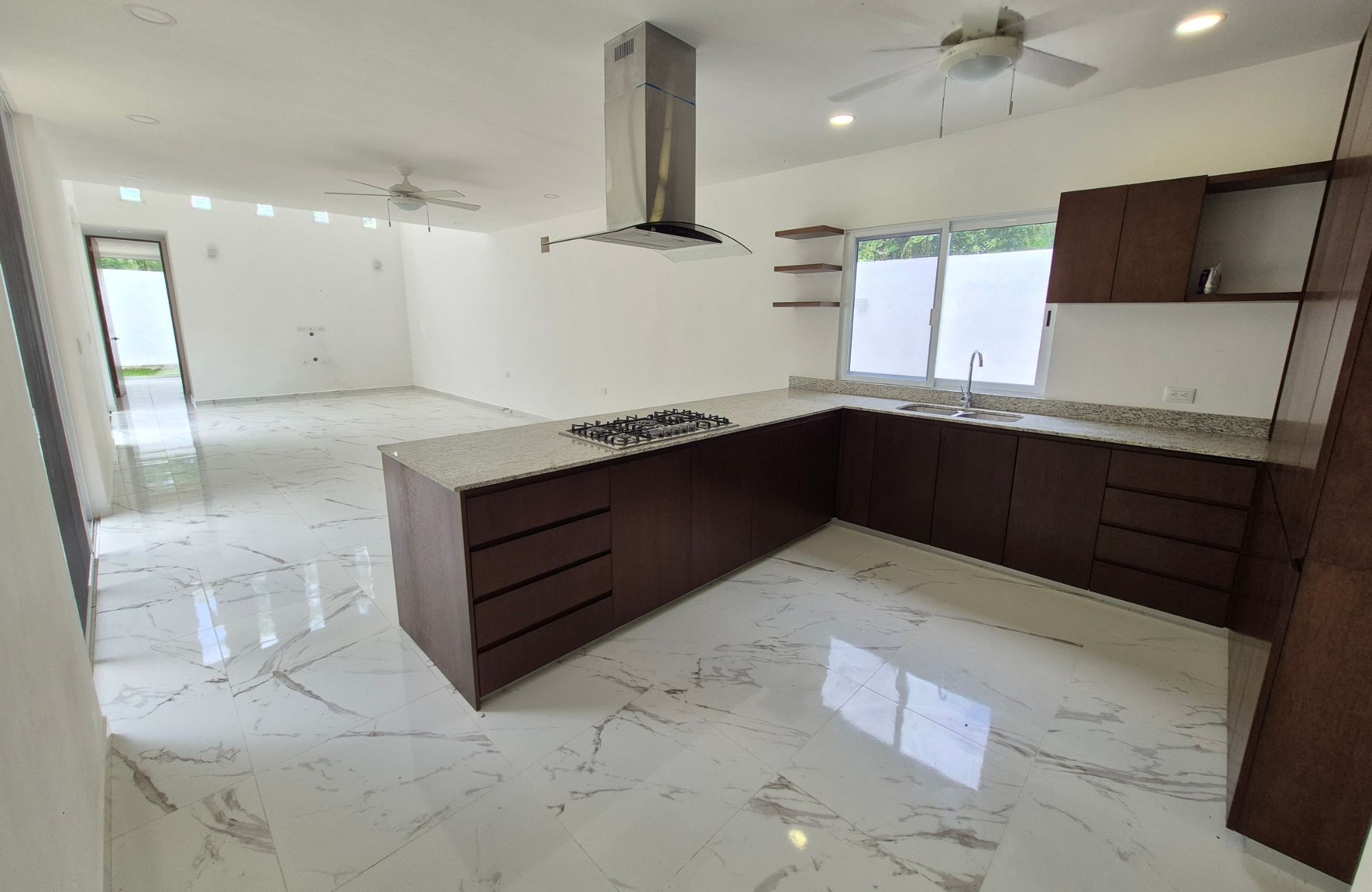 House with private pool and clubhouse, for sale, Cholul, M&eacute;rida