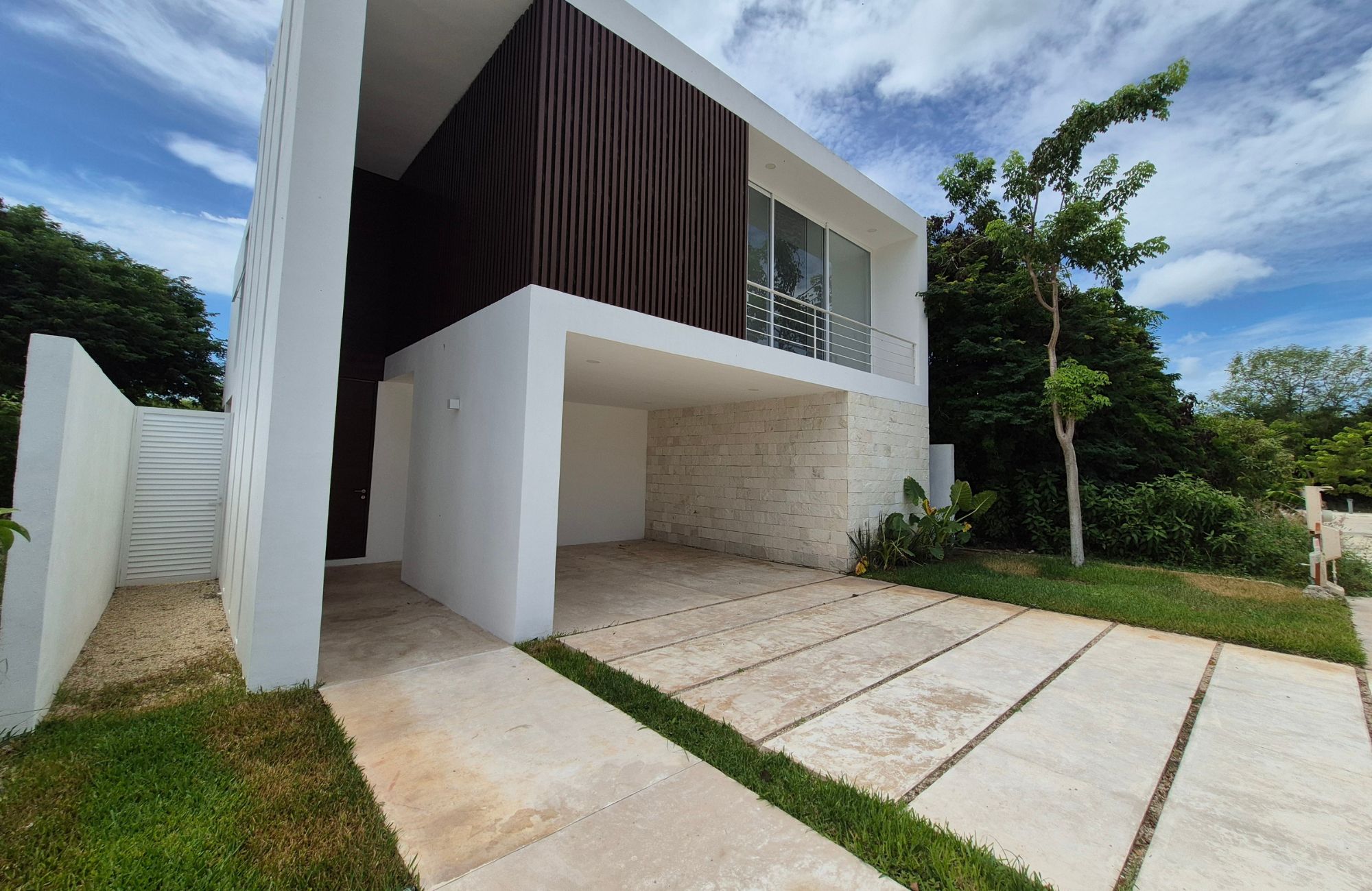 House with private pool and clubhouse, for sale, Cholul, M&eacute;rida