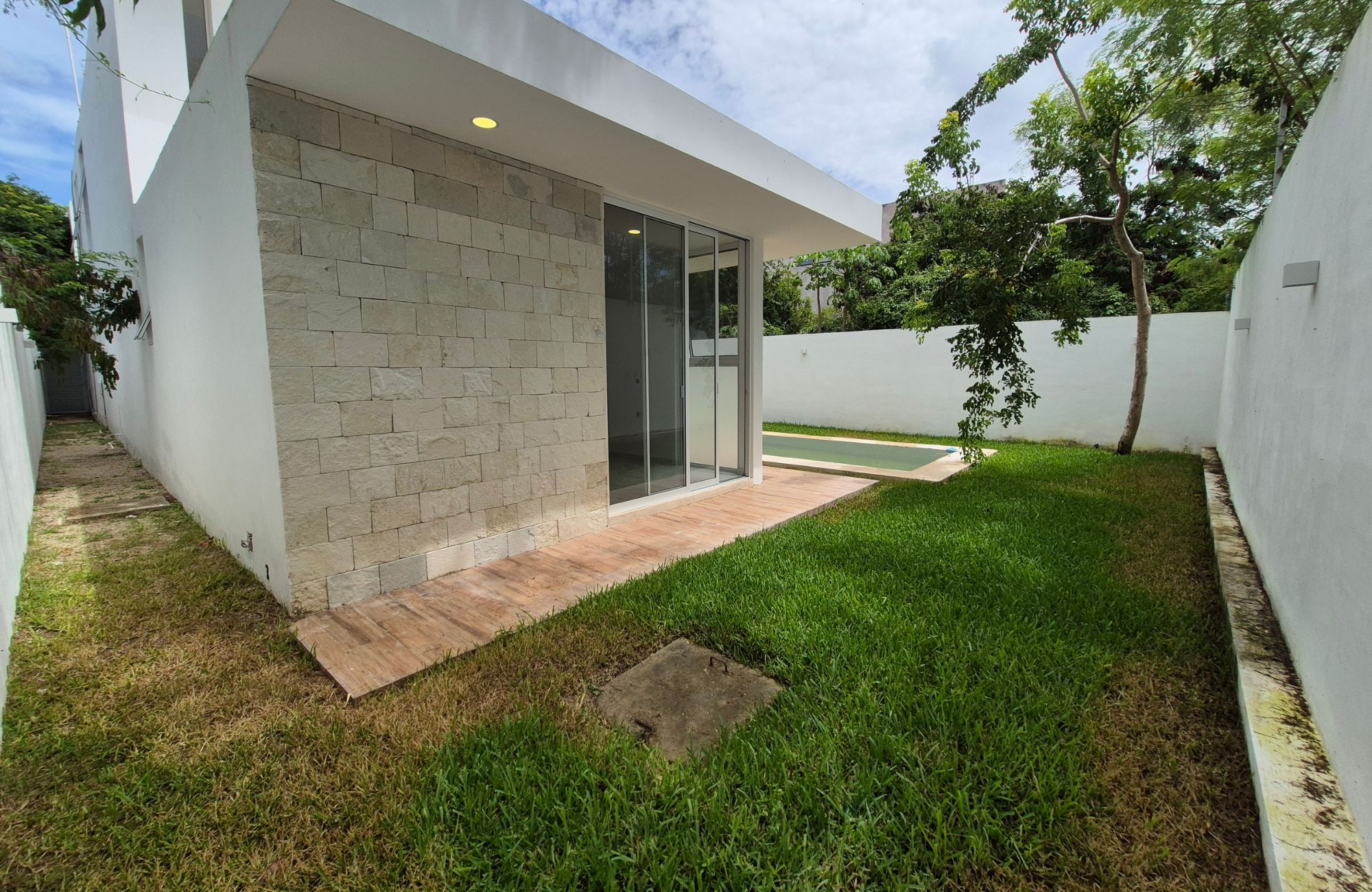 House with private pool and clubhouse, for sale, Cholul, M&eacute;rida