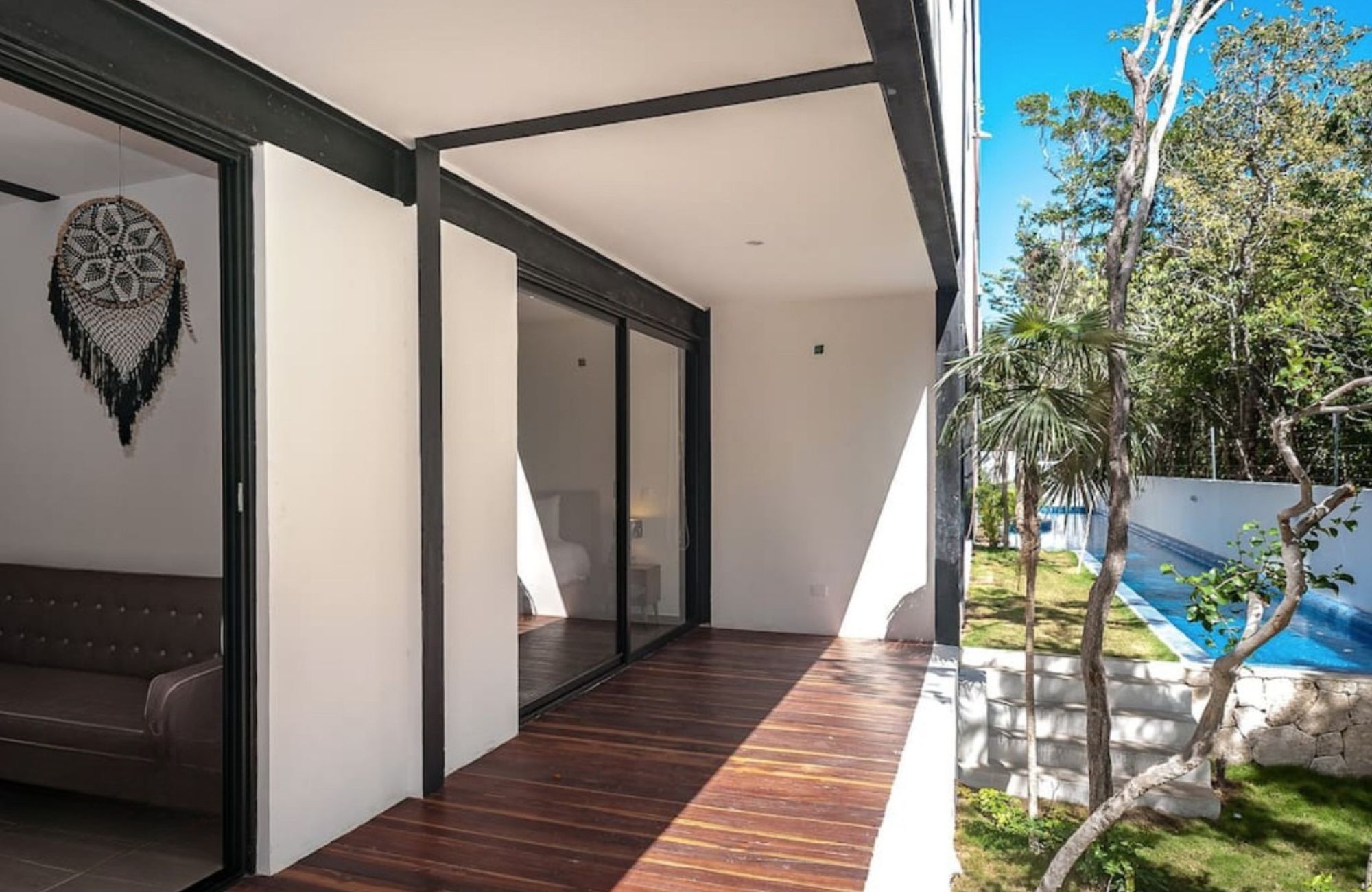 Swim up condo, direct access to the pool from your terrace, gym, restaurant, outdoor yoga area, bicycles, 5 minutes from the beach