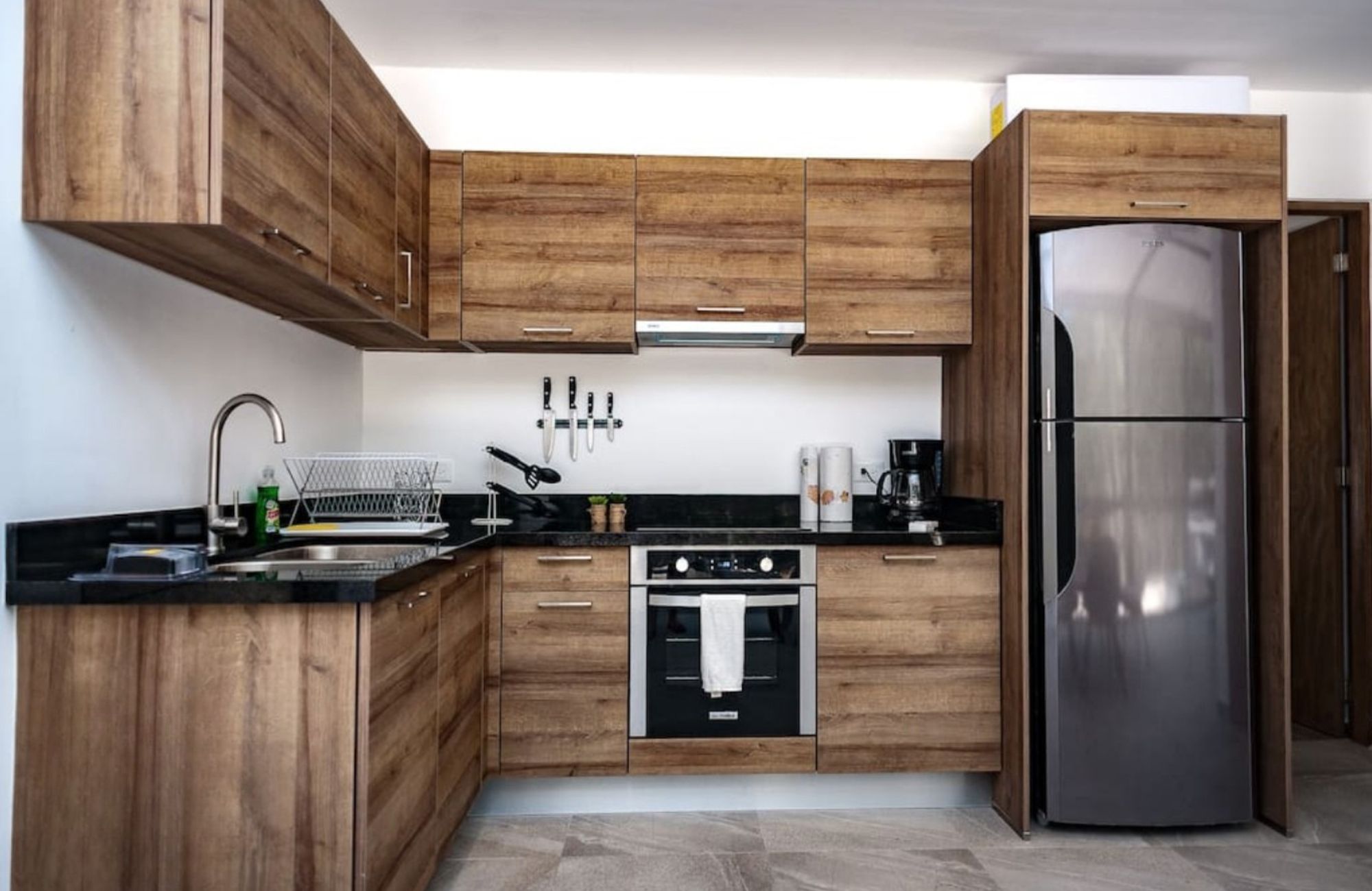 Swim up condo, direct access to the pool from your terrace, gym, restaurant, outdoor yoga area, bicycles, 5 minutes from the beach