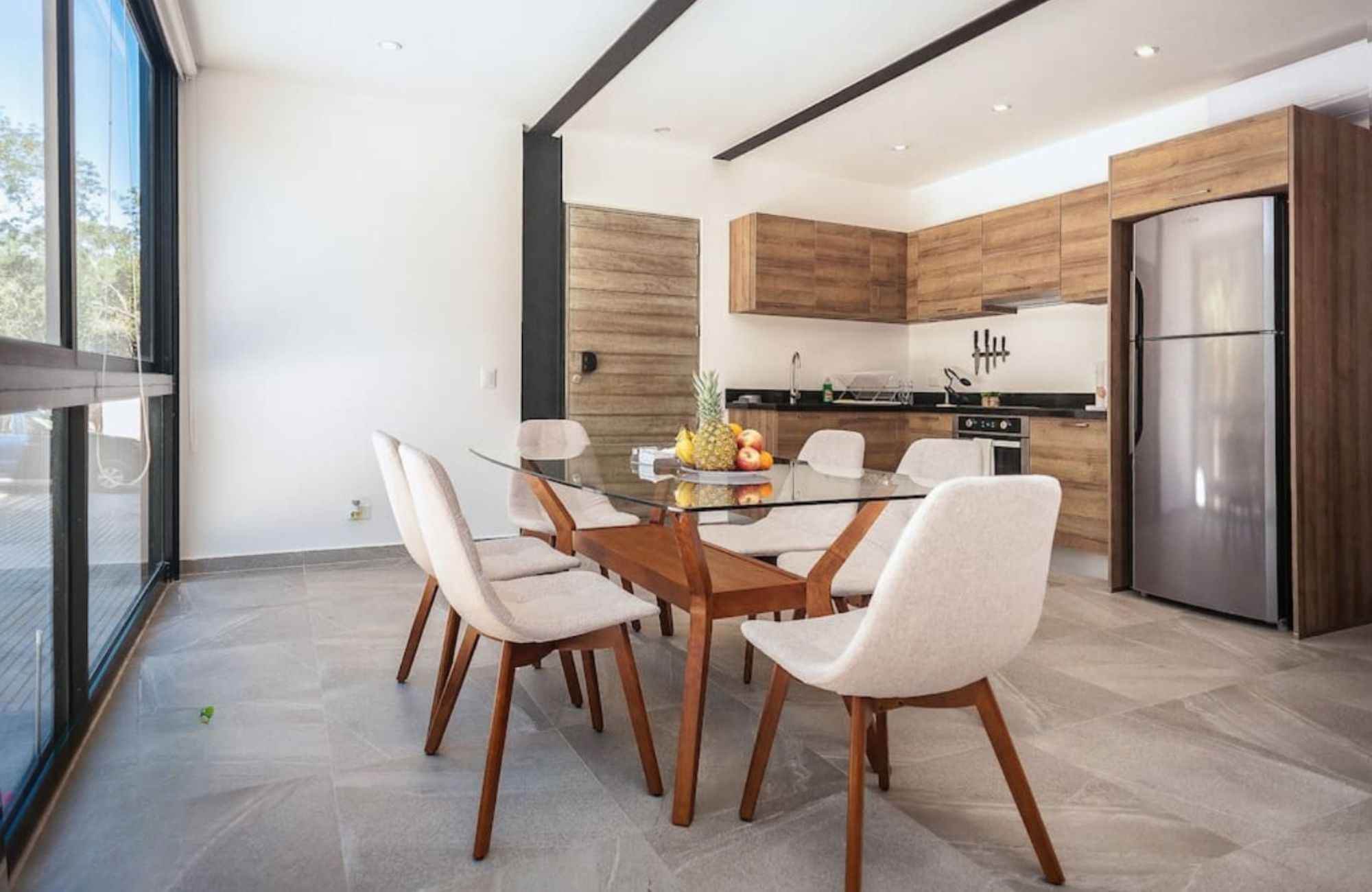 Swim up condo, direct access to the pool from your terrace, gym, restaurant, outdoor yoga area, bicycles, 5 minutes from the beach