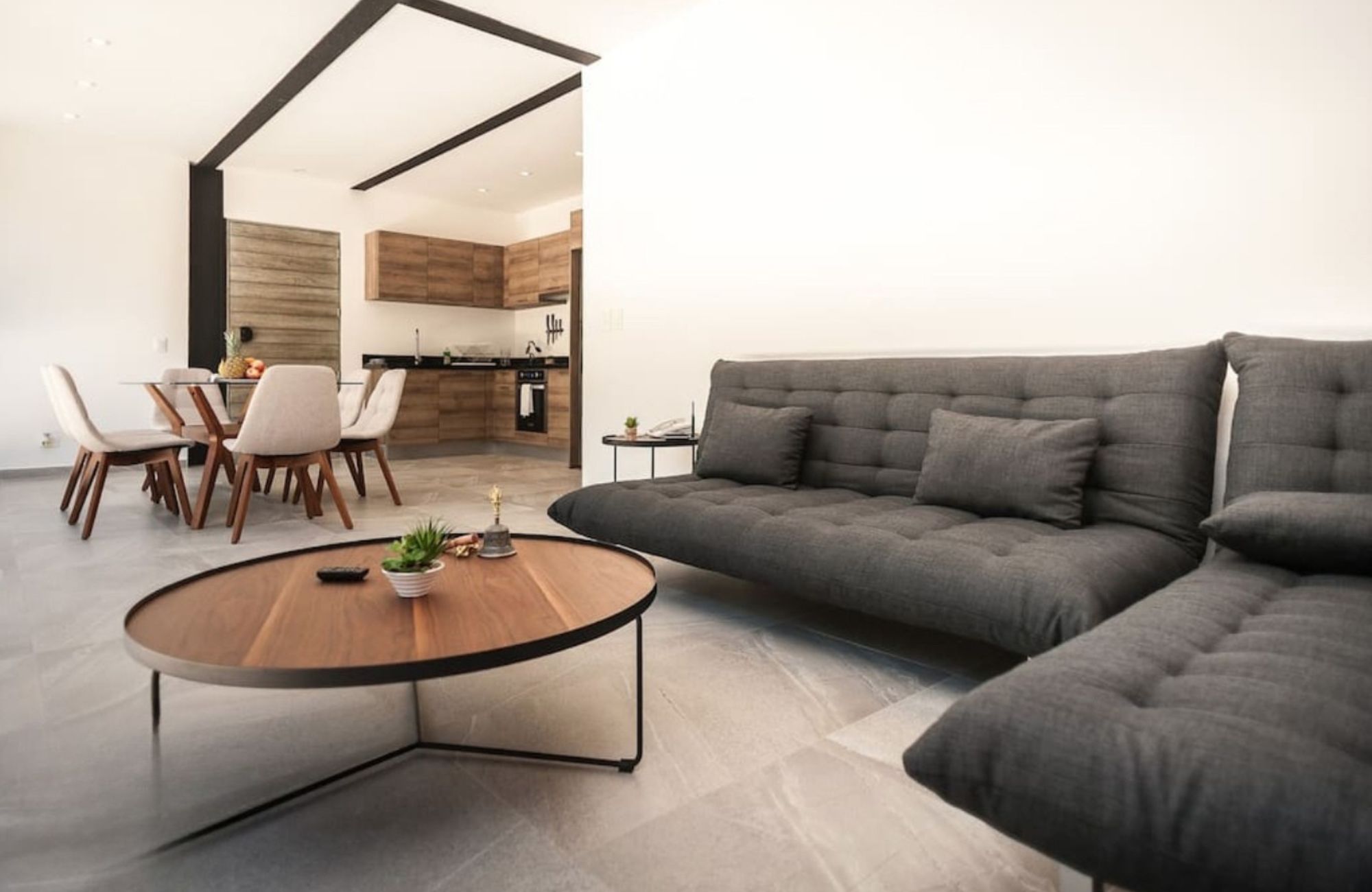 Swim up condo, direct access to the pool from your terrace, gym, restaurant, outdoor yoga area, bicycles, 5 minutes from the beach