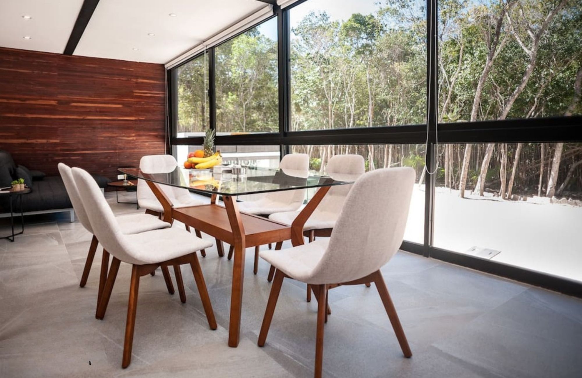 Swim up condo, direct access to the pool from your terrace, gym, restaurant, outdoor yoga area, bicycles, 5 minutes from the beach