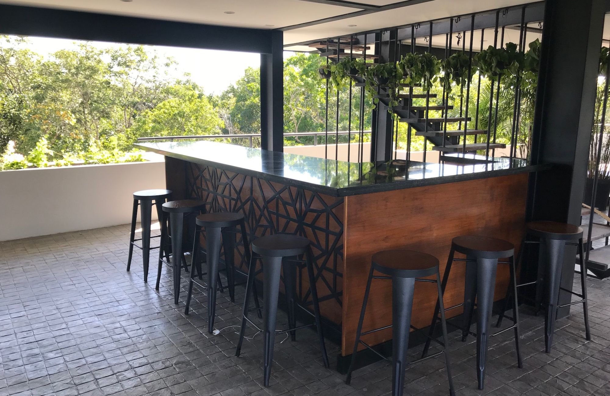 Swim up condo, direct access to the pool from your terrace, gym, restaurant, outdoor yoga area, bicycles, 5 minutes from the beach