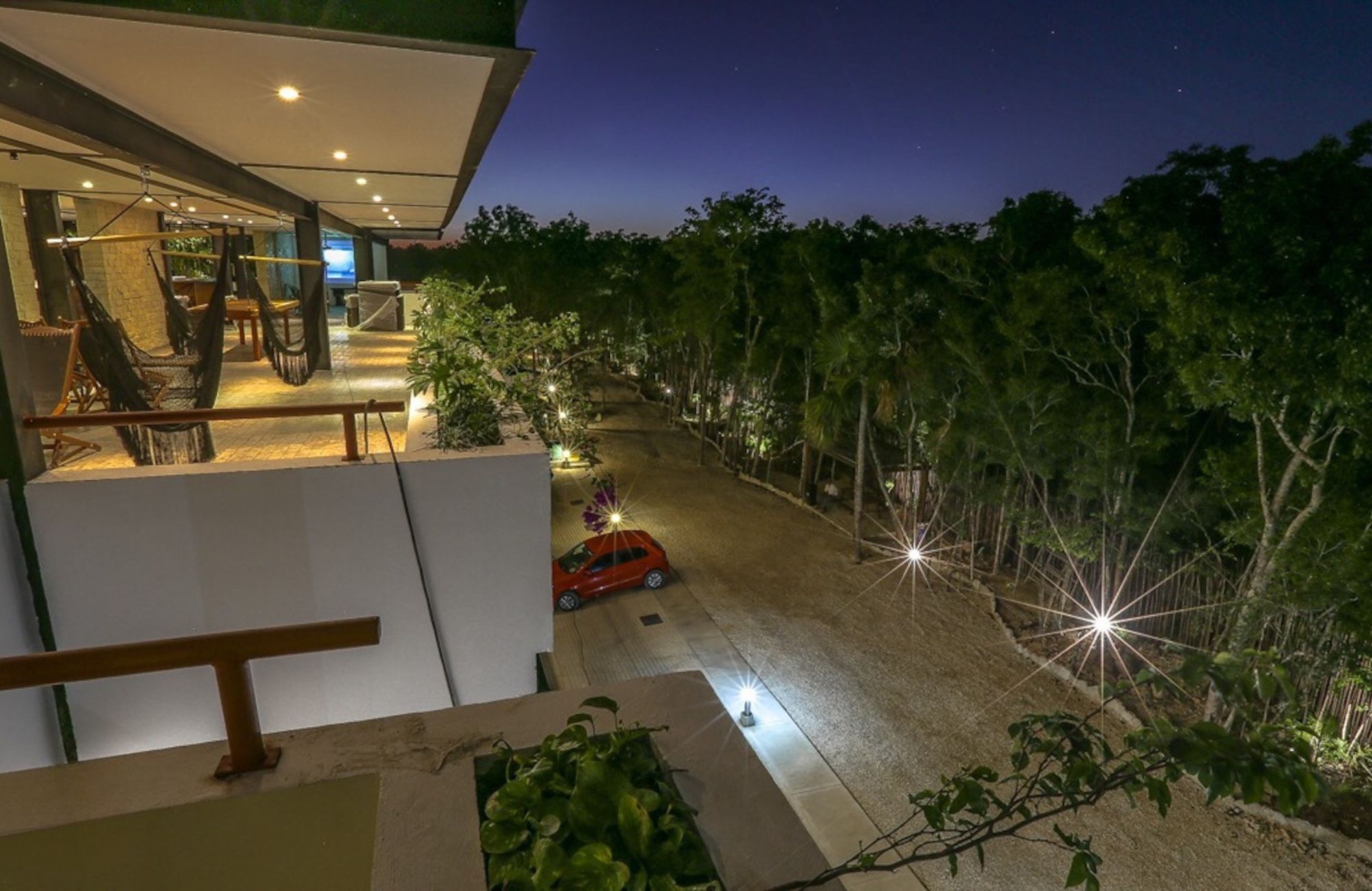 Swim up condo, direct access to the pool from your terrace, gym, restaurant, outdoor yoga area, bicycles, 5 minutes from the beach