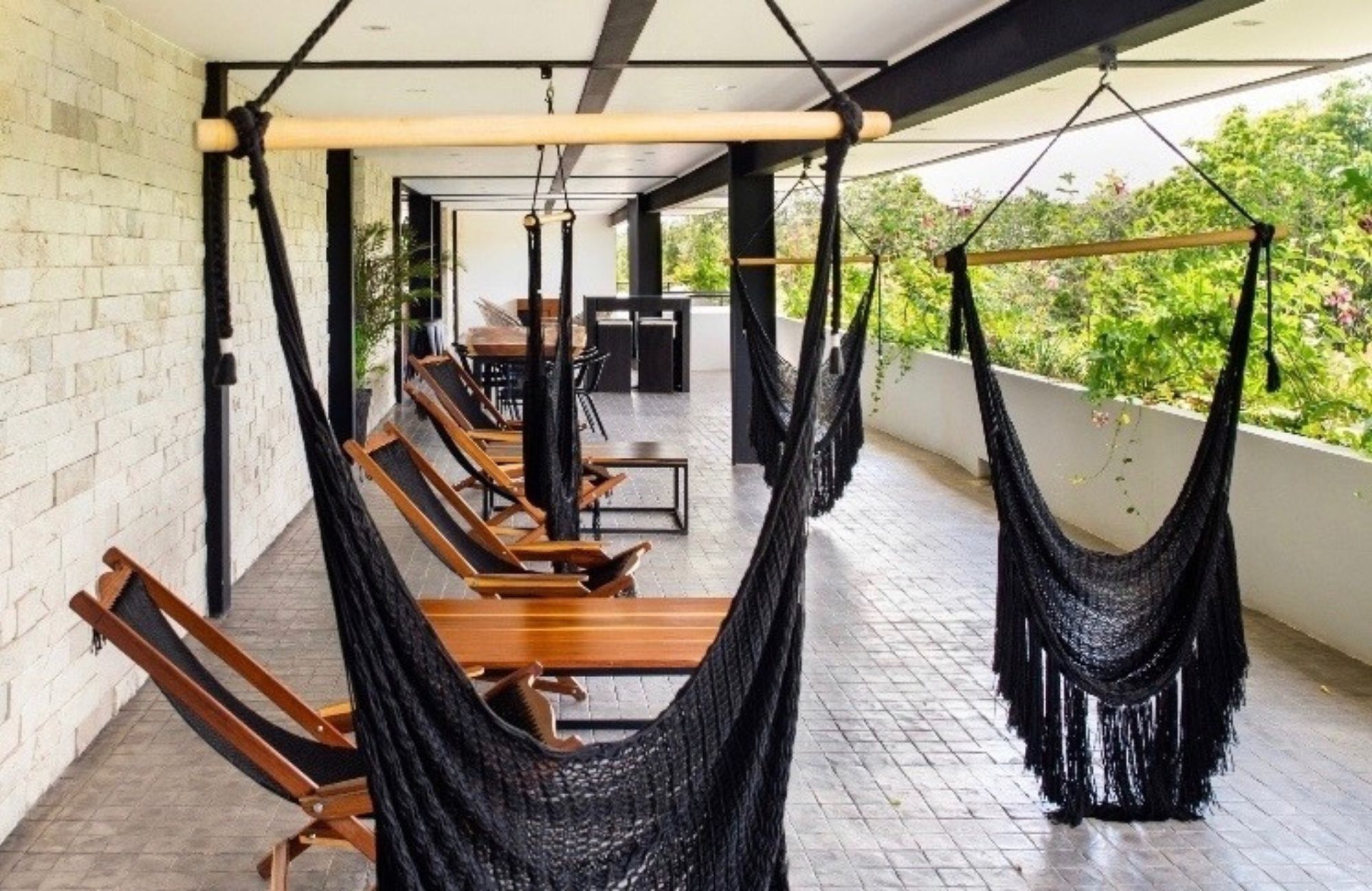 Swim up condo, direct access to the pool from your terrace, gym, restaurant, outdoor yoga area, bicycles, 5 minutes from the beach