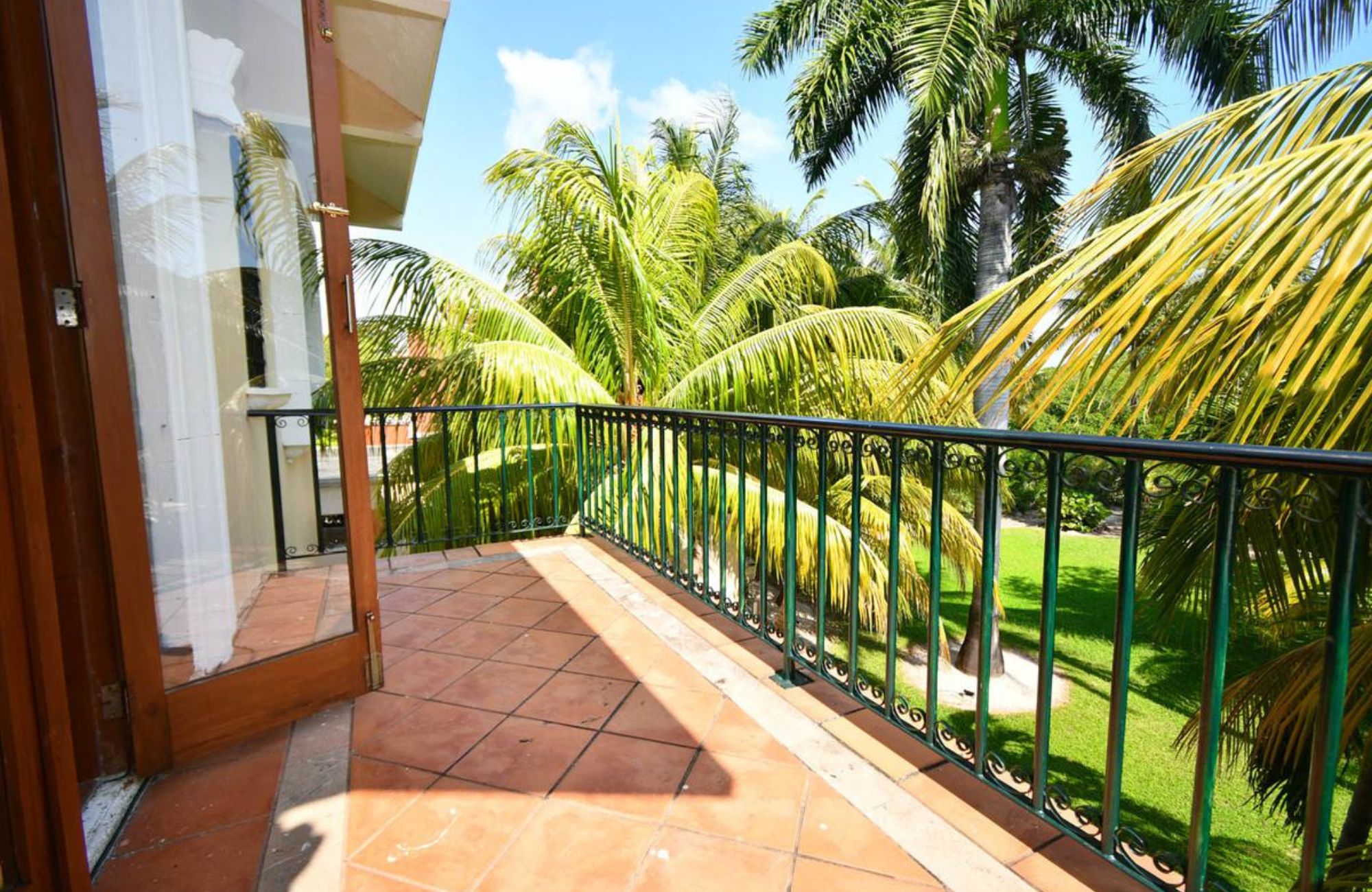 House with terrace and private pool, for sale, Puerto Canc&uacute;n, Canc&uacute;n