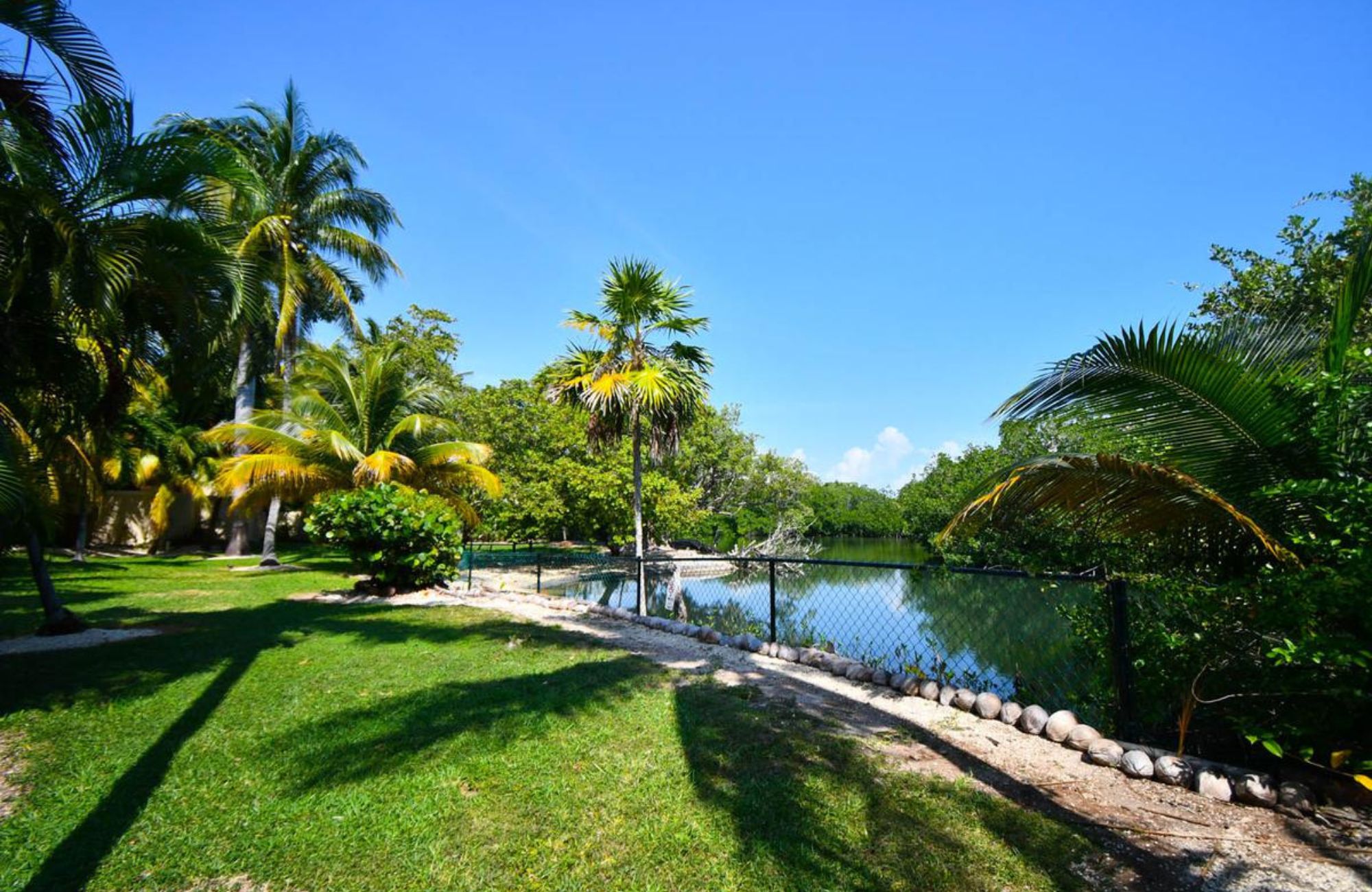 House with terrace and private pool, for sale, Puerto Canc&uacute;n, Canc&uacute;n