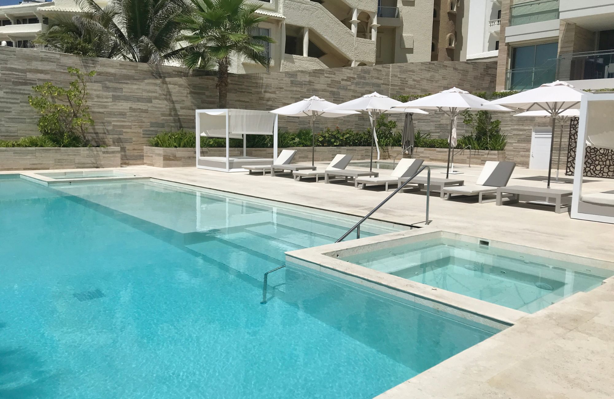 Luxury condo with studio and private marina for sale, Hotel Zone Canc&uacute;n