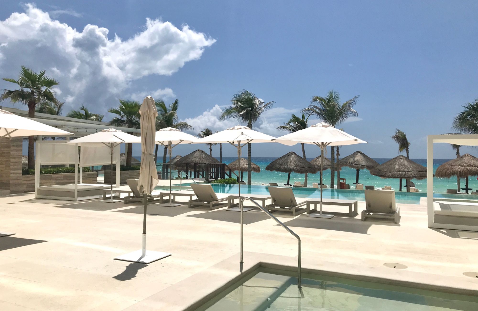 Luxury condo with studio and private marina for sale, Hotel Zone Canc&uacute;n