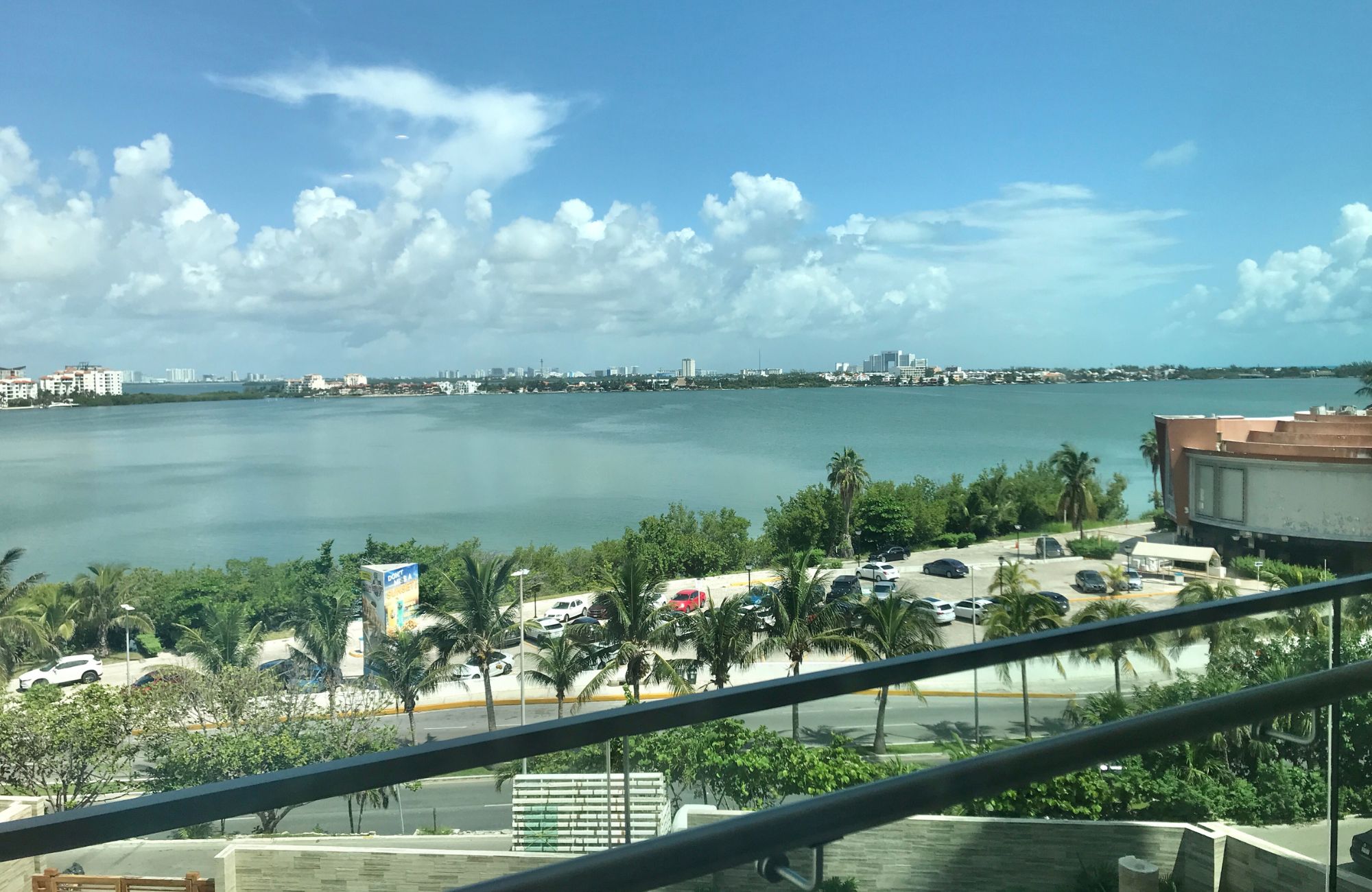 Luxury condo with studio and private marina for sale, Hotel Zone Canc&uacute;n