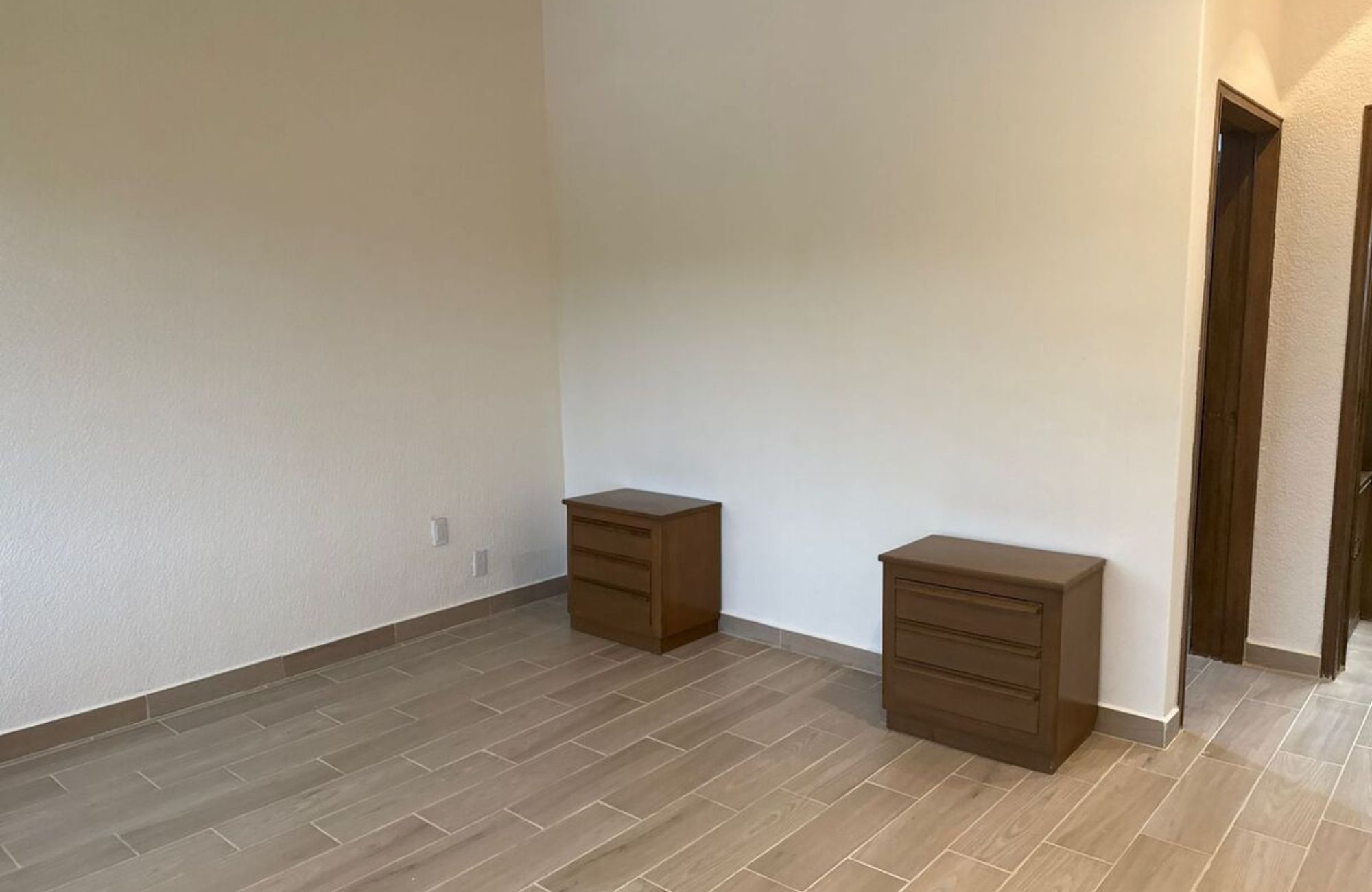 Residence with garden, jacuzzi, playground, library, utility room, parking for 5 cars, in Bosques de las Lomas for sale