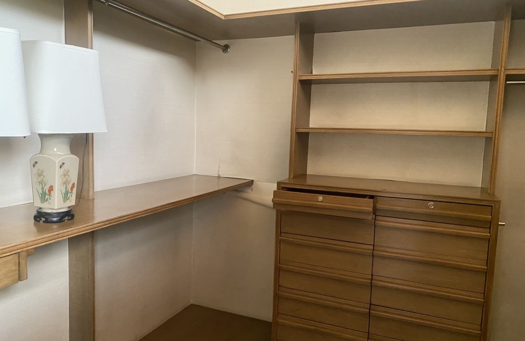 Residence with garden, jacuzzi, playground, library, utility room, parking for 5 cars, in Bosques de las Lomas for sale