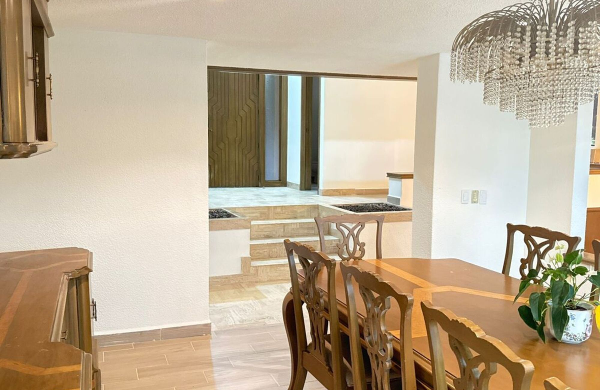 Residence with garden, jacuzzi, playground, library, utility room, parking for 5 cars, in Bosques de las Lomas for sale