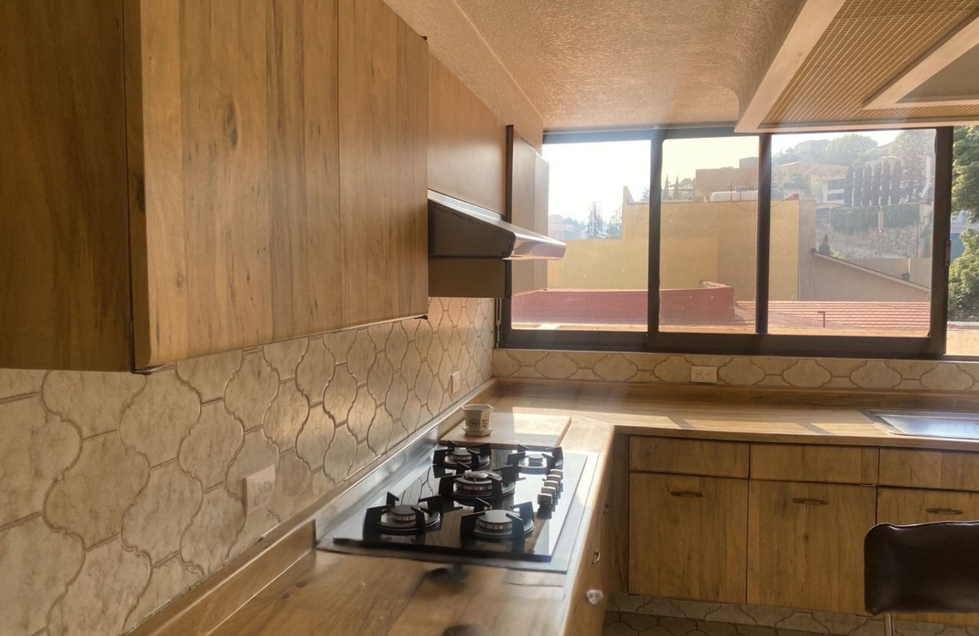 Residence with garden, jacuzzi, playground, library, utility room, parking for 5 cars, in Bosques de las Lomas for sale