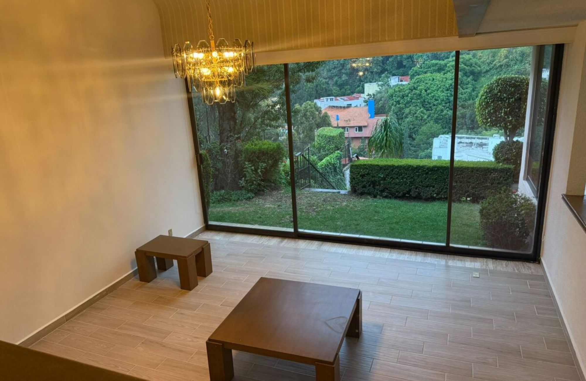 Residence with garden, jacuzzi, playground, library, utility room, parking for 5 cars, in Bosques de las Lomas for sale