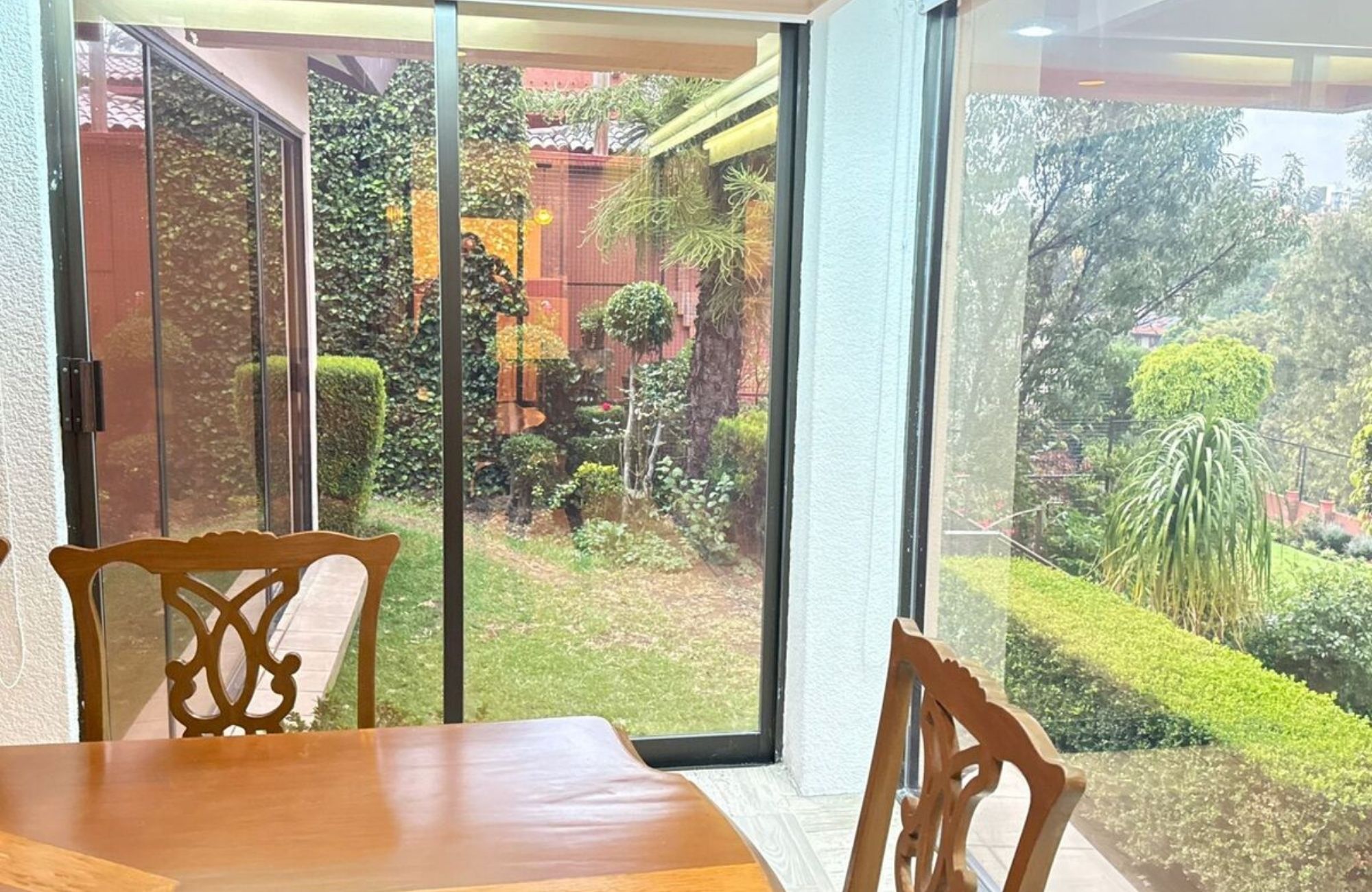 Residence with garden, jacuzzi, playground, library, utility room, parking for 5 cars, in Bosques de las Lomas for sale