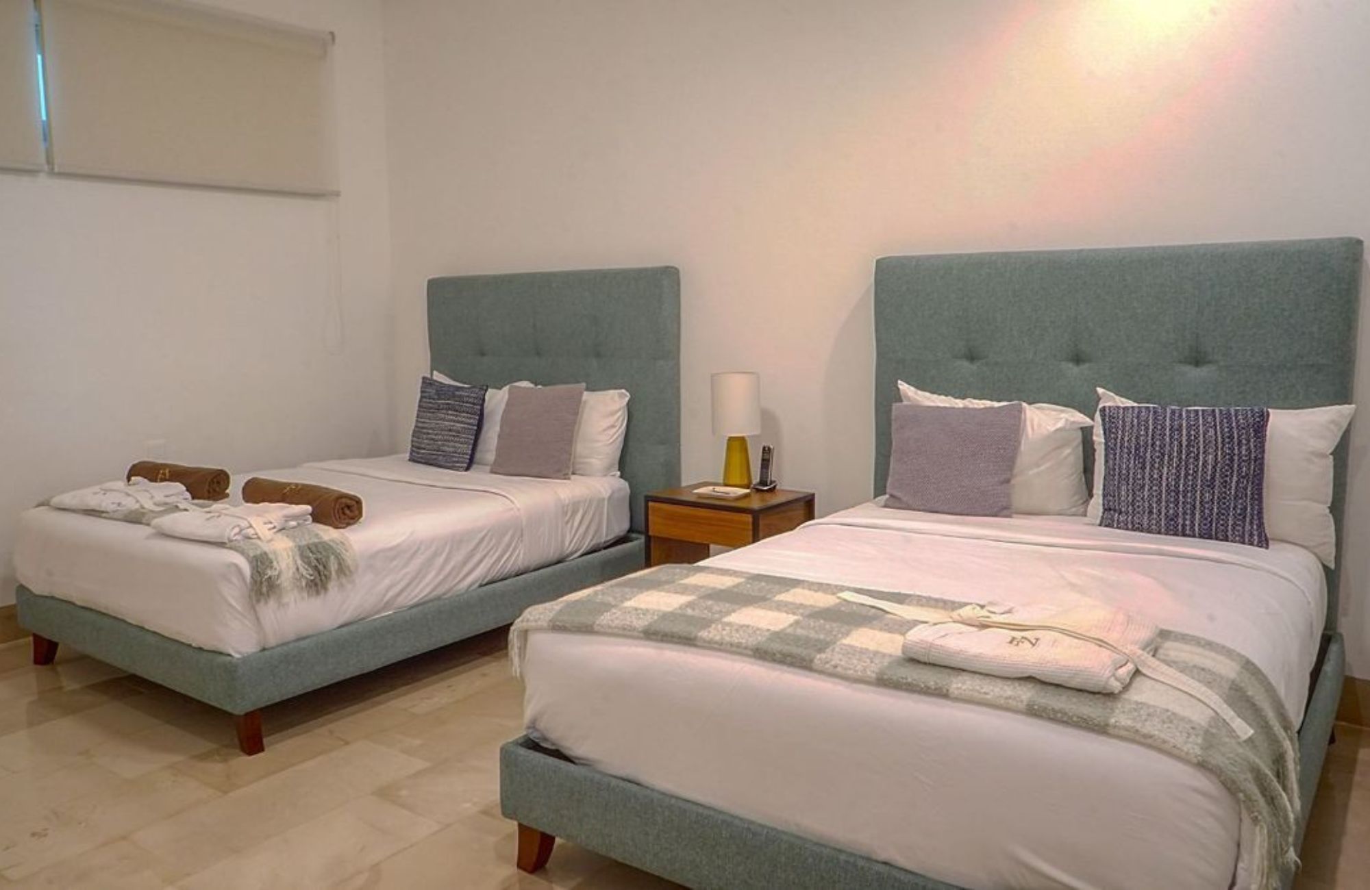 Condominio con terraza de 33 m2, rooftop con jacuzzi y alberca con vista al campo de golf, club de playa, casa club y amenidades de lujo en