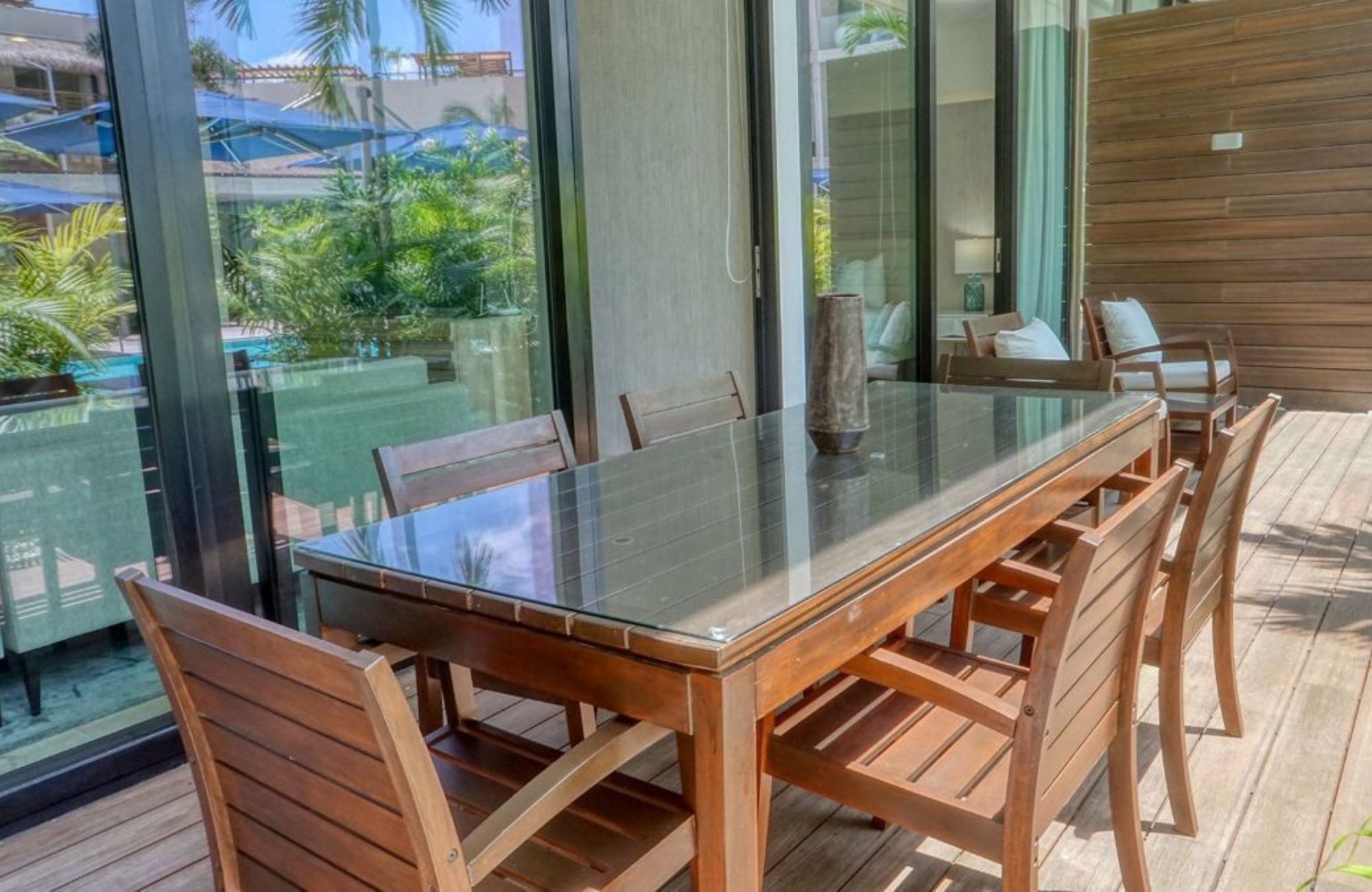 Condominio con terraza de 33 m2, rooftop con jacuzzi y alberca con vista al campo de golf, club de playa, casa club y amenidades de lujo en