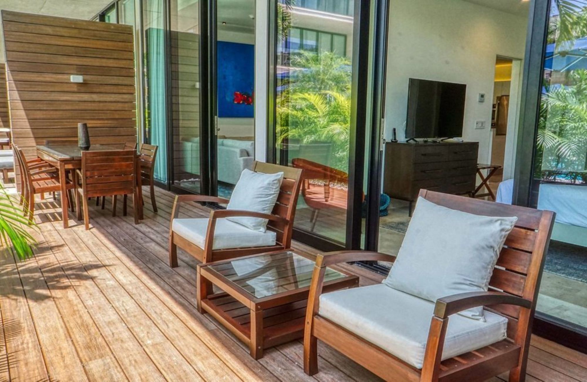 Condominio con terraza de 33 m2, rooftop con jacuzzi y alberca con vista al campo de golf, club de playa, casa club y amenidades de lujo en