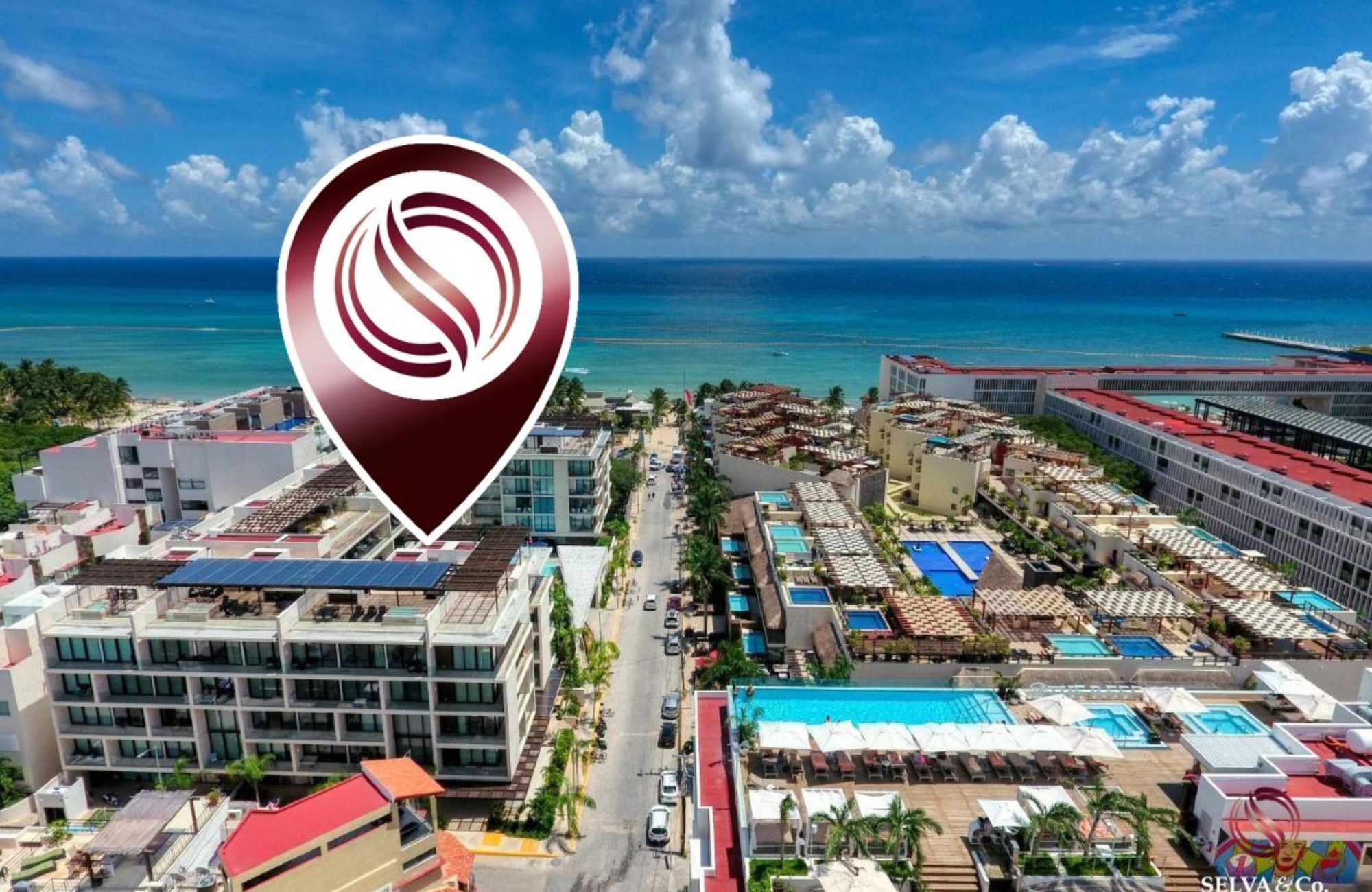 Condominio con terraza de 33 m2, rooftop con jacuzzi y alberca con vista al campo de golf, club de playa, casa club y amenidades de lujo en