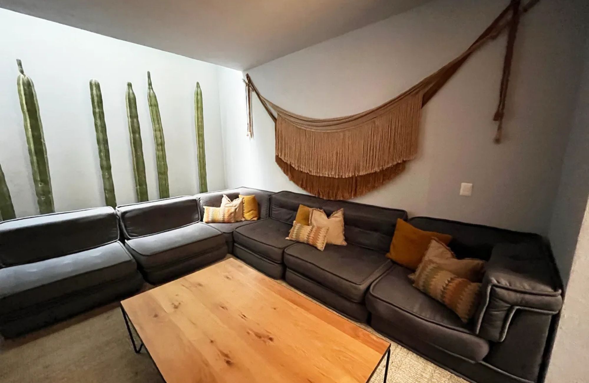 Residence with garden, jacuzzi, playground, library, utility room, parking for 5 cars, in Bosques de las Lomas for sale