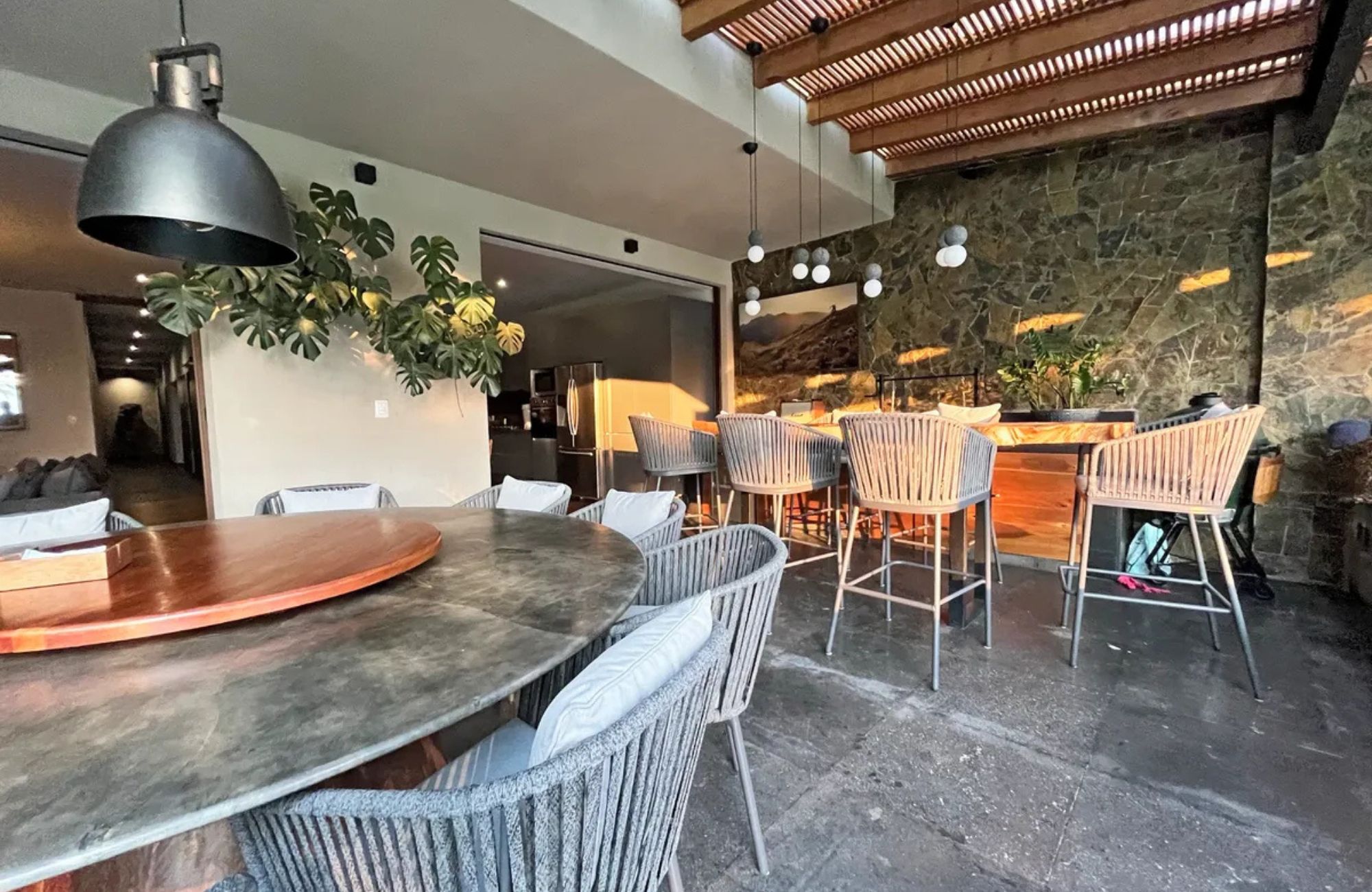 Residence with garden, jacuzzi, playground, library, utility room, parking for 5 cars, in Bosques de las Lomas for sale