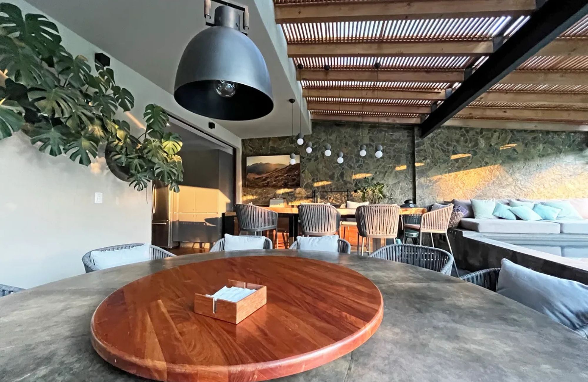 Residence with garden, jacuzzi, playground, library, utility room, parking for 5 cars, in Bosques de las Lomas for sale