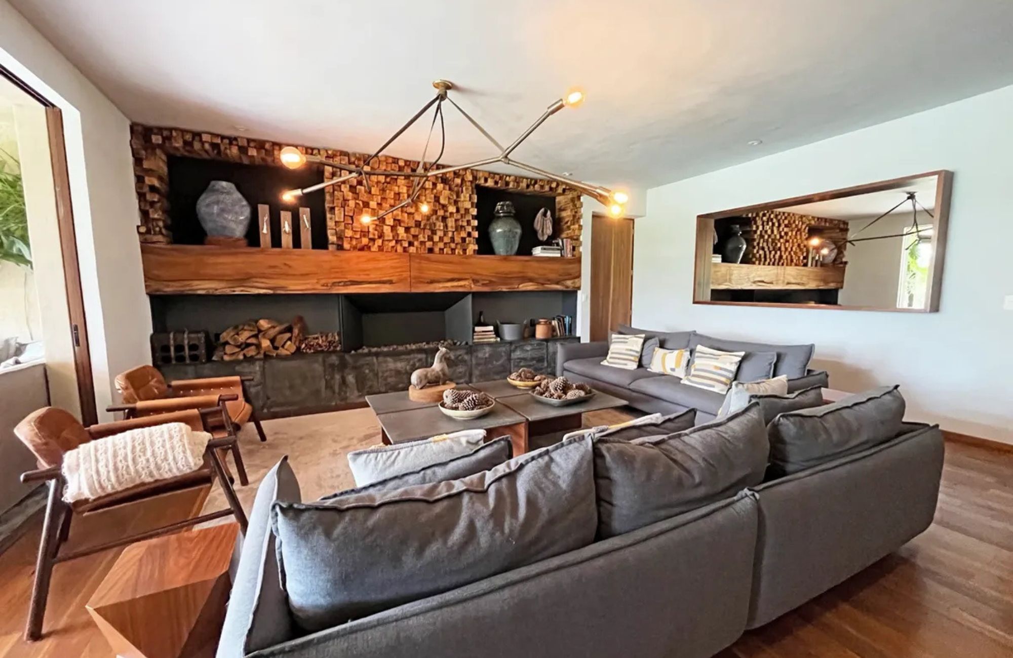 Residence with garden, jacuzzi, playground, library, utility room, parking for 5 cars, in Bosques de las Lomas for sale